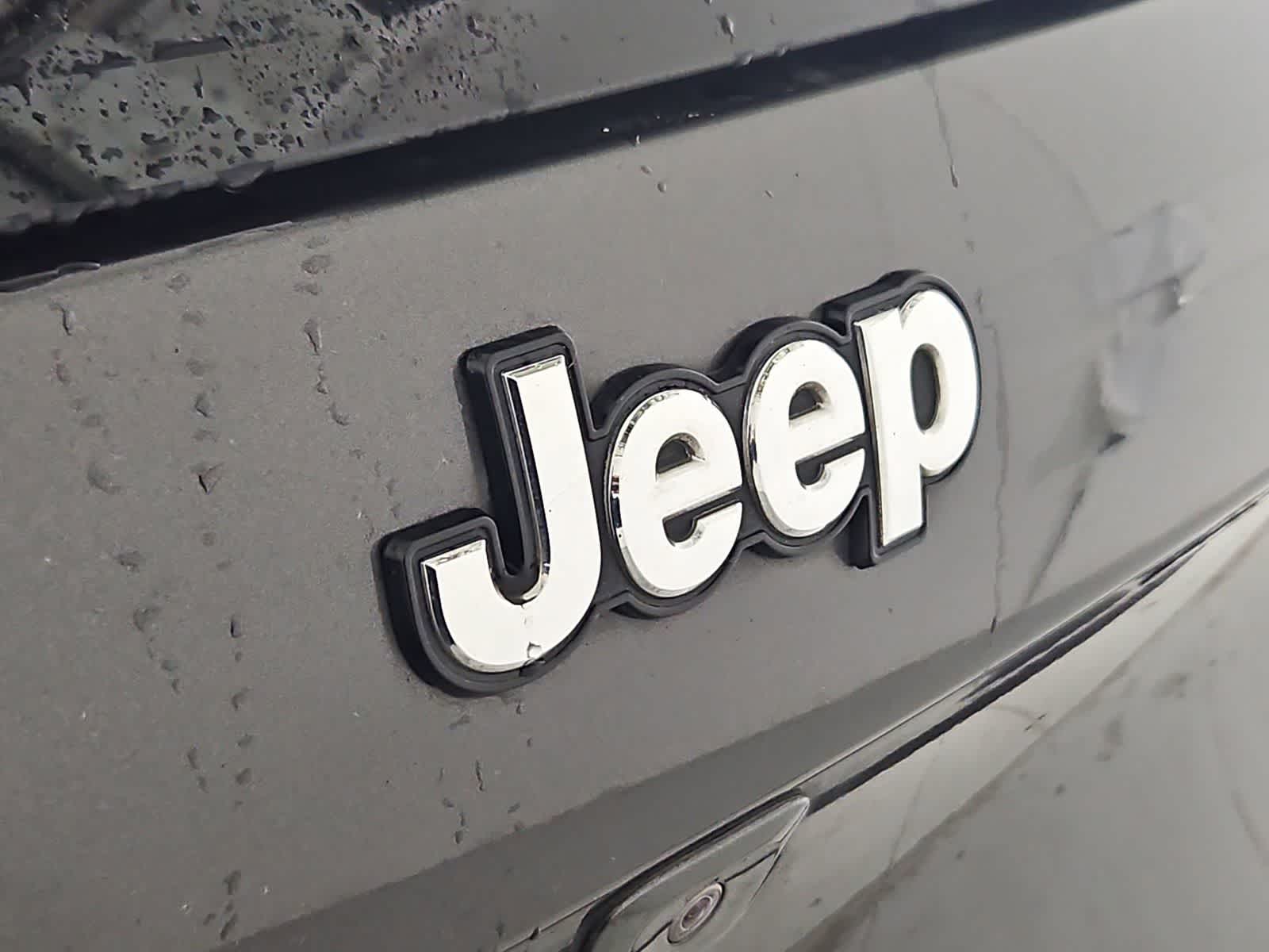 Thumbnail: 2018 Jeep Cherokee - 11
