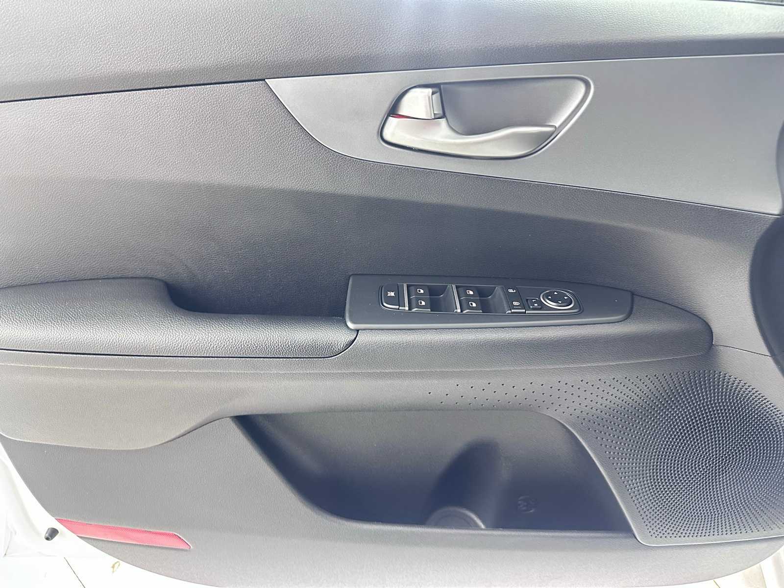 Thumbnail: 2021 Kia Forte - 14