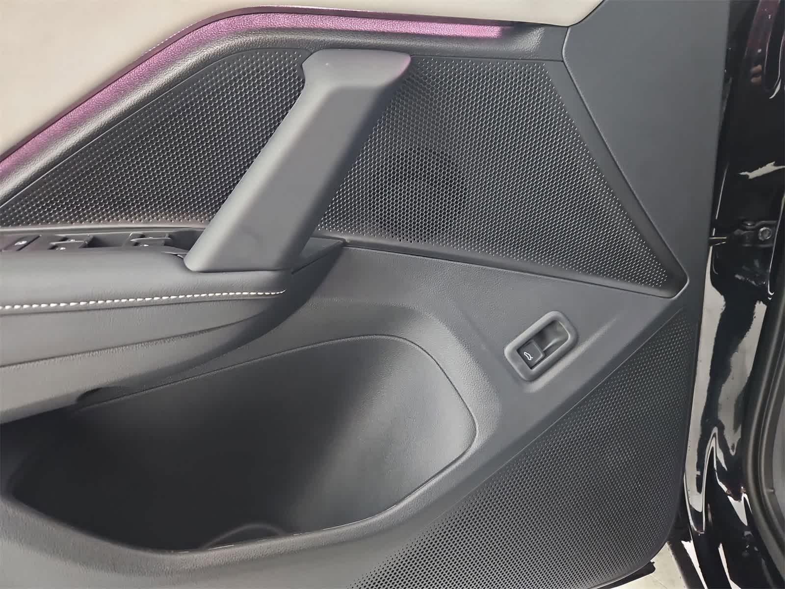 Thumbnail: 2025 Volkswagen Tiguan - 32