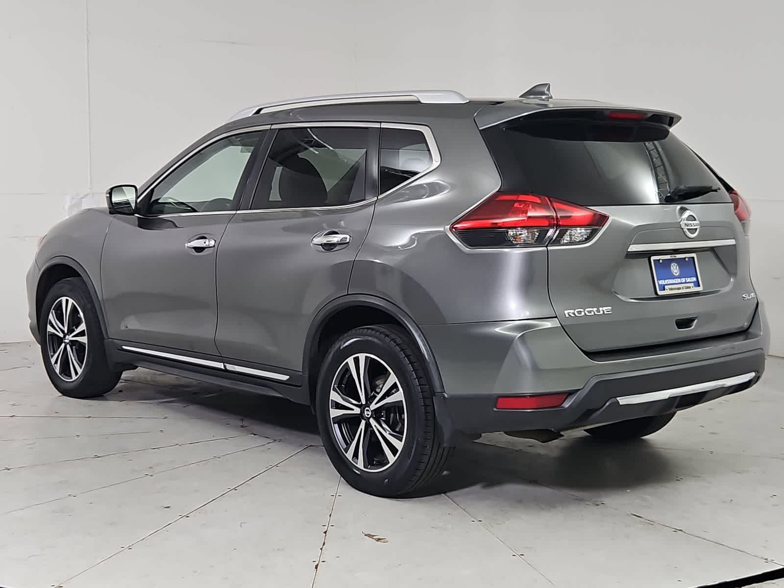 Thumbnail: 2017 Nissan Rogue - 4