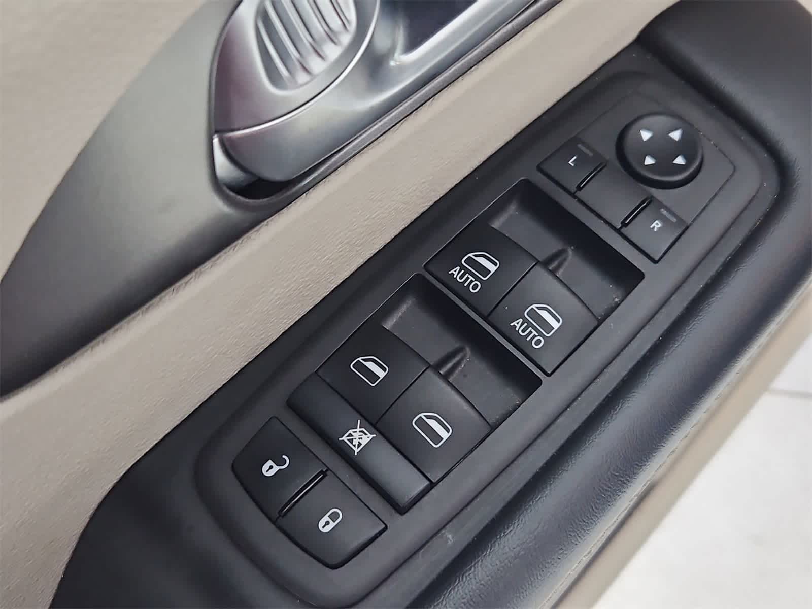 Thumbnail: 2024 Chrysler Pacifica - 17