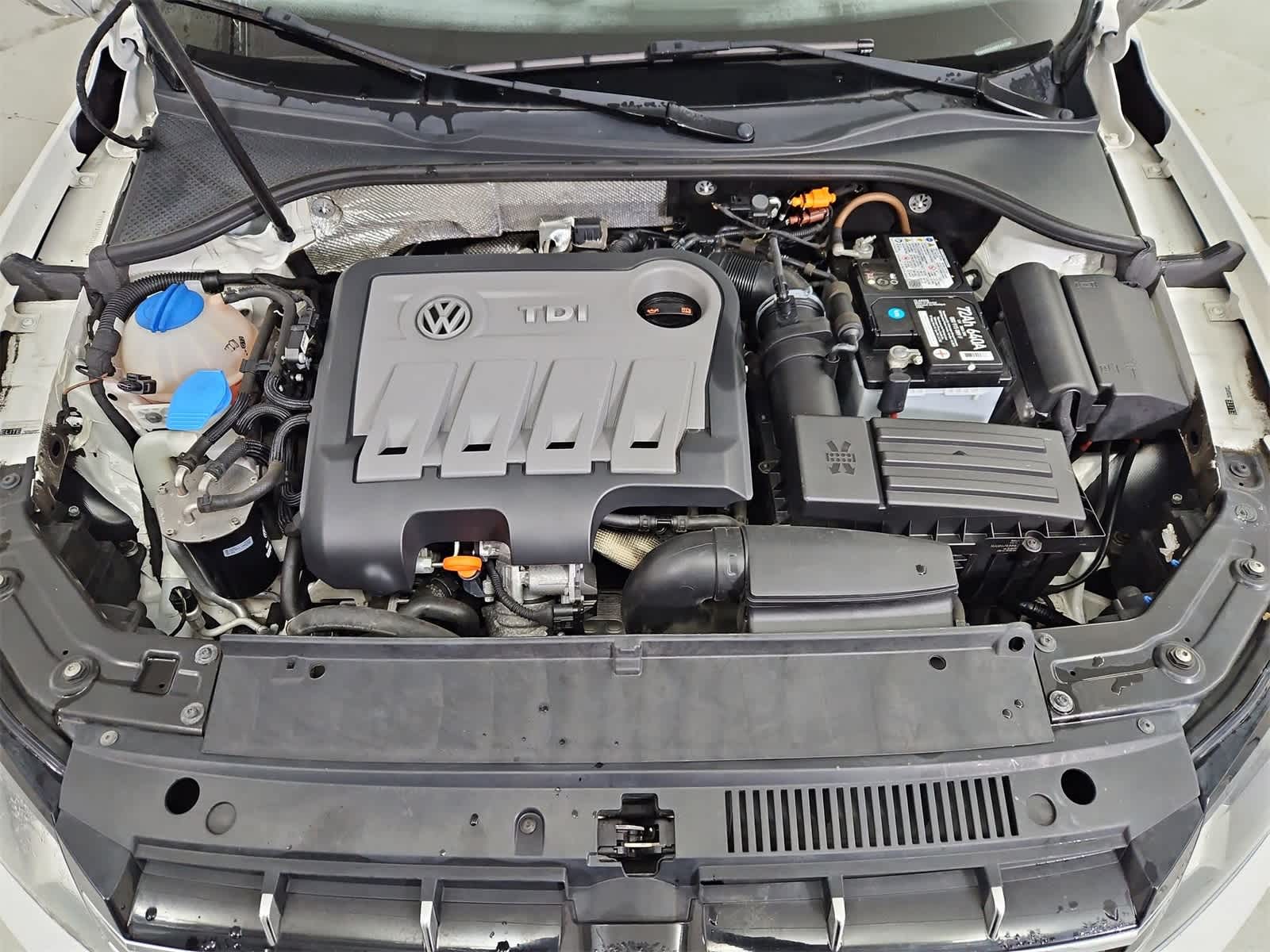 Thumbnail: 2013 Volkswagen Passat - 14