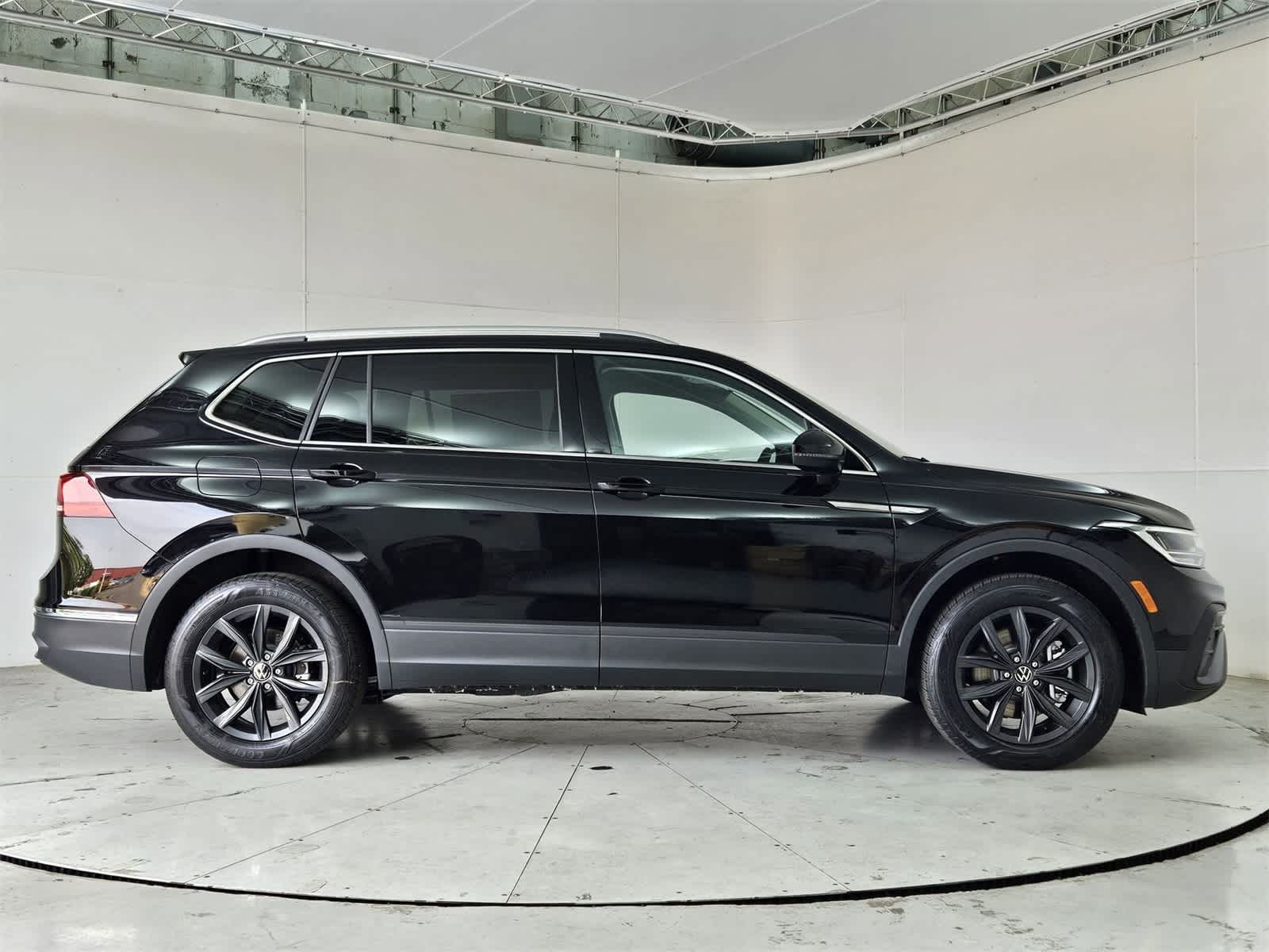 Thumbnail: 2024 Volkswagen Tiguan - 7