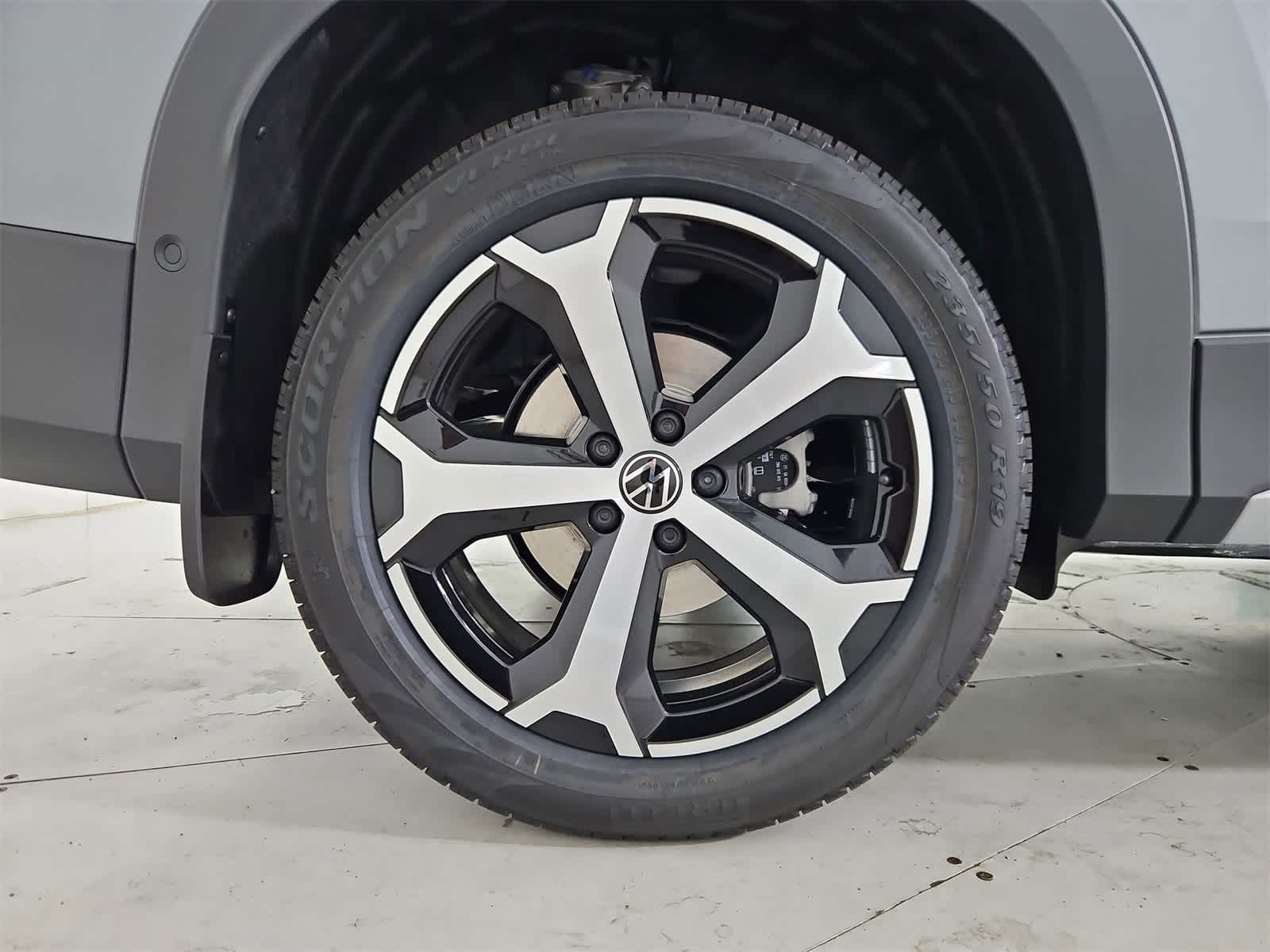 Thumbnail: 2025 Volkswagen Tiguan - 13