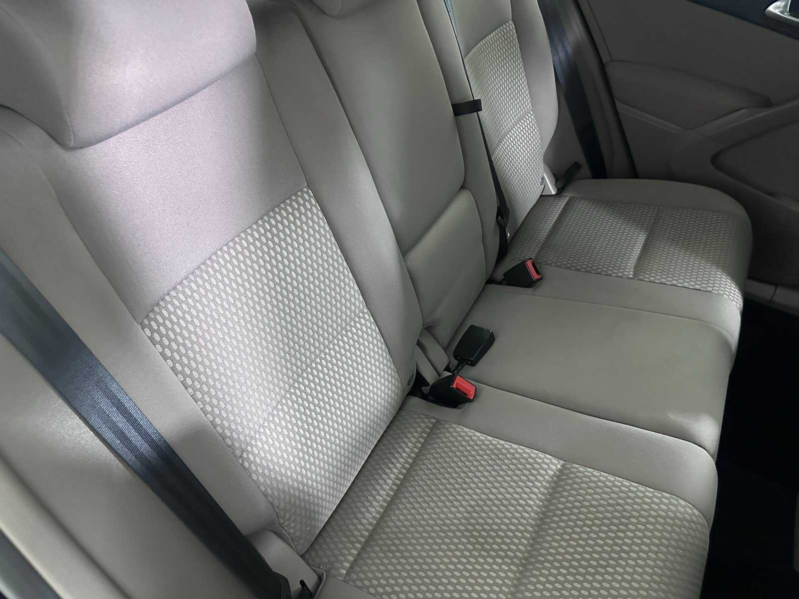 Thumbnail: 2011 Volkswagen Tiguan - 28