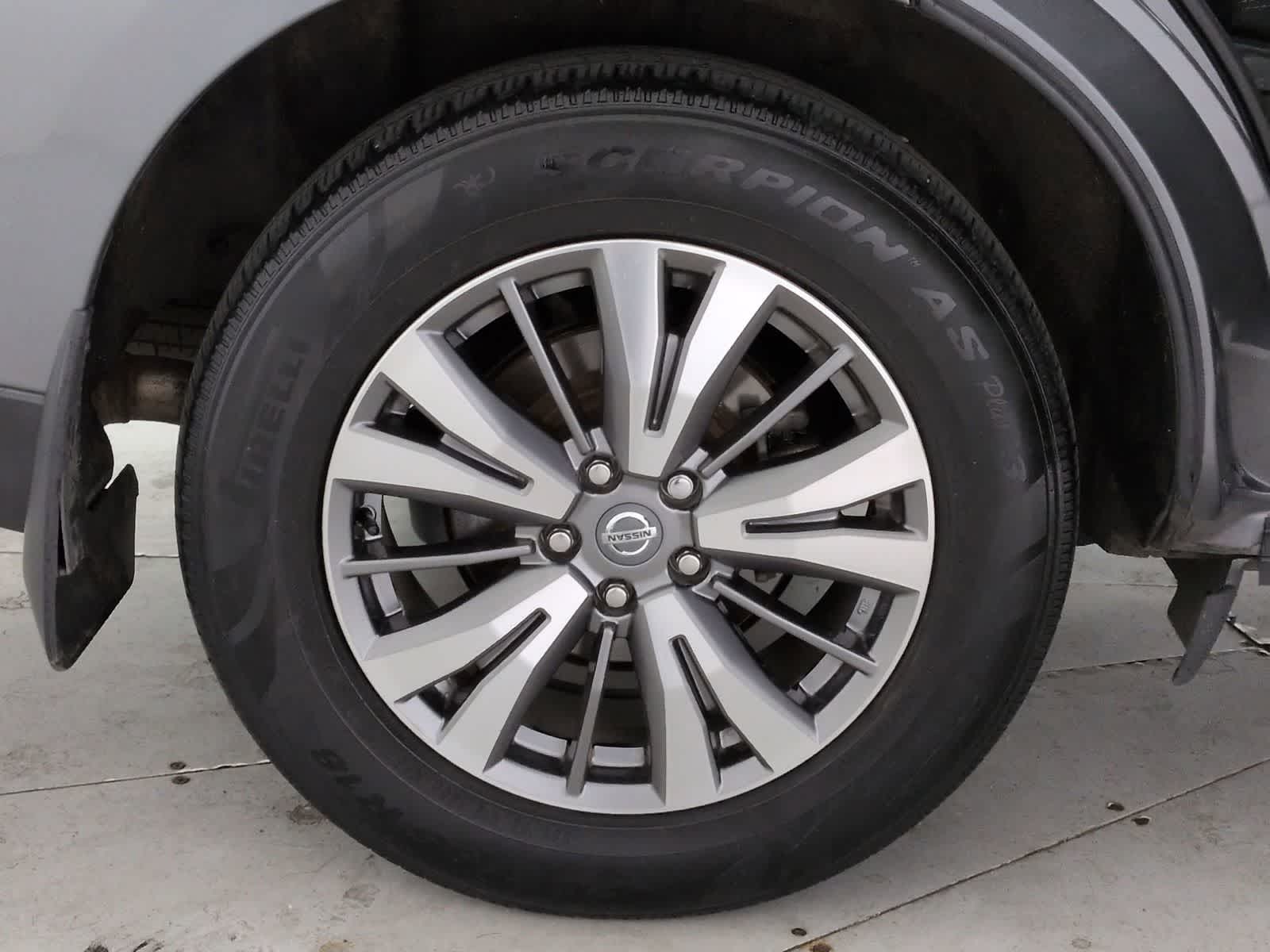 Thumbnail: 2020 Nissan Pathfinder - 12
