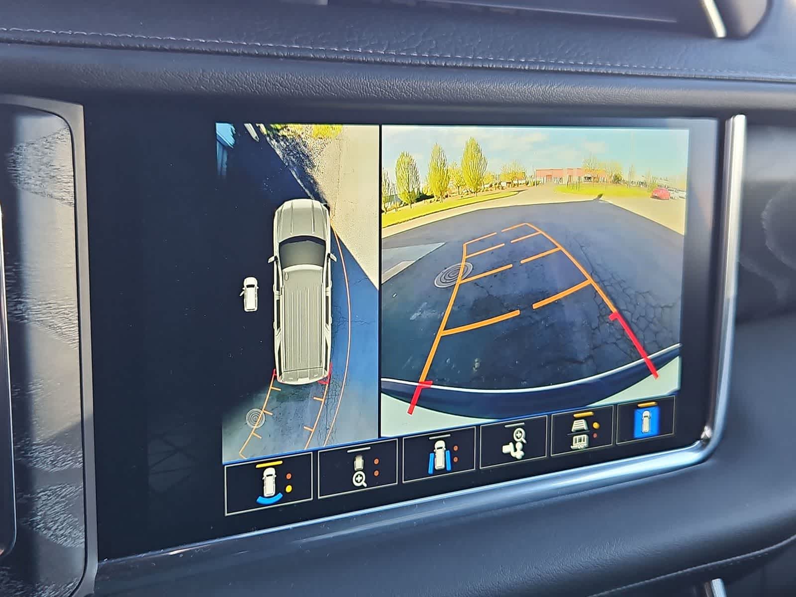 Thumbnail: 2023 GMC Yukon - 28