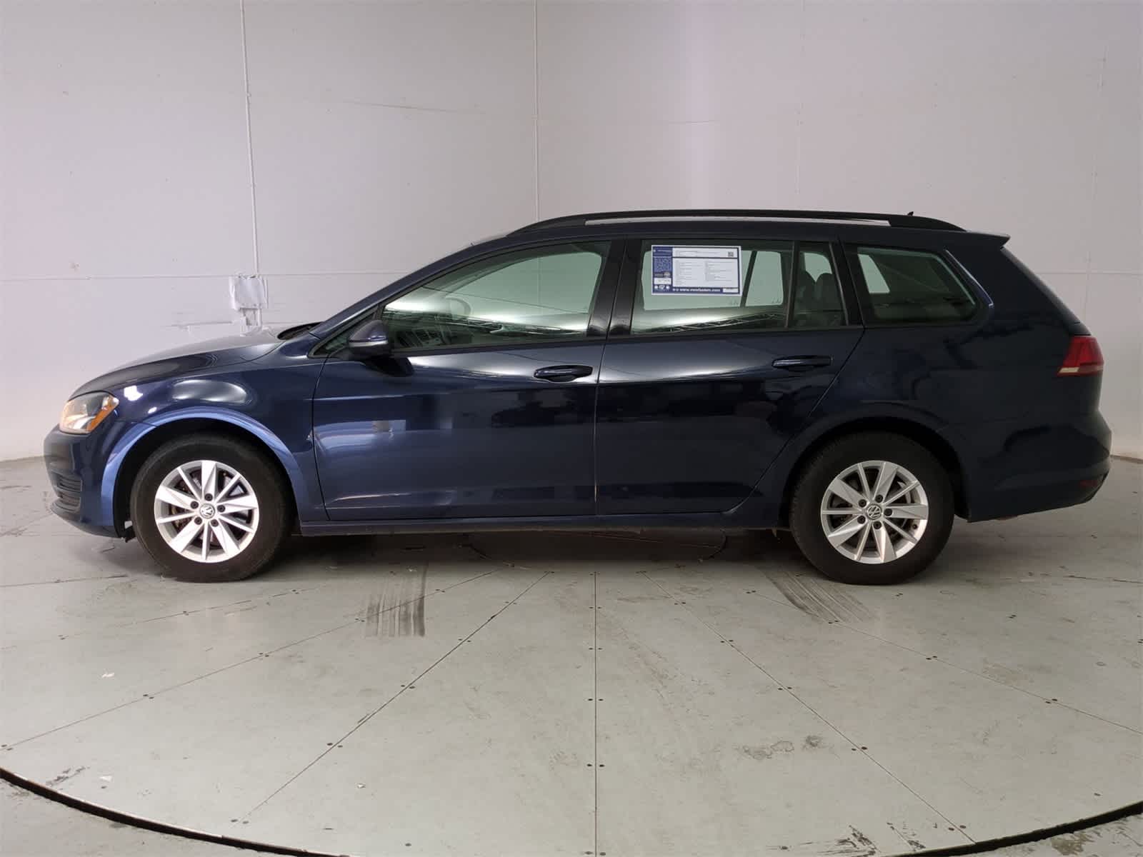 Thumbnail: 2015 Volkswagen e-Golf - 3