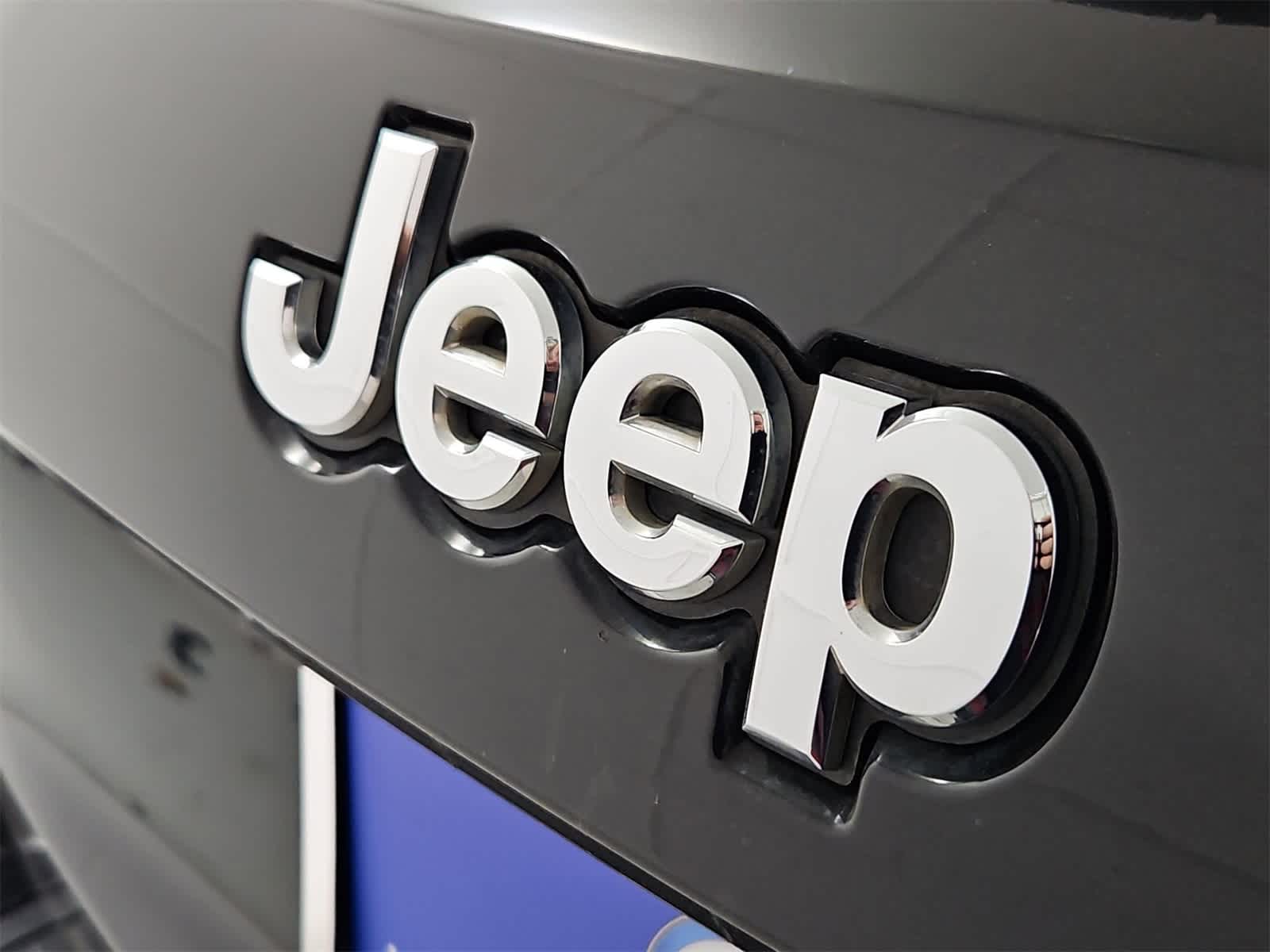 Thumbnail: 2017 Jeep Grand Cherokee - 11