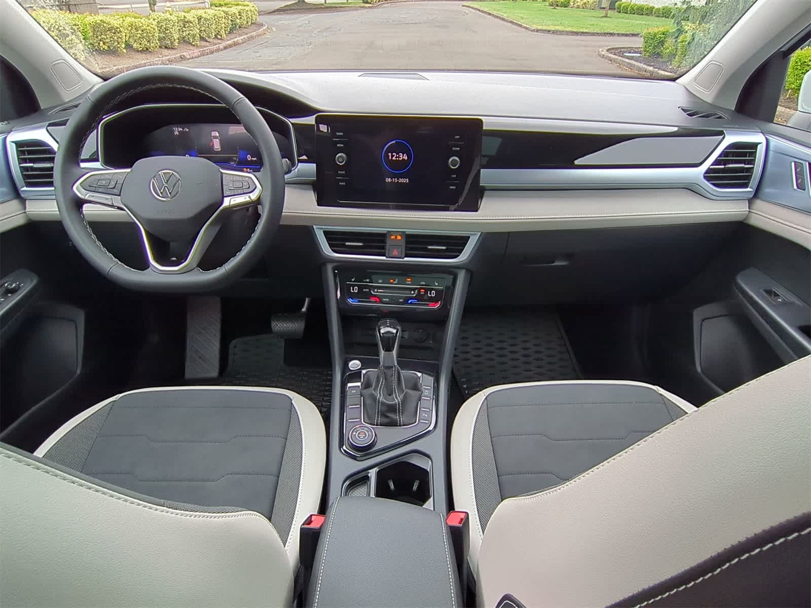 Thumbnail: 2025 Volkswagen Taos - 15