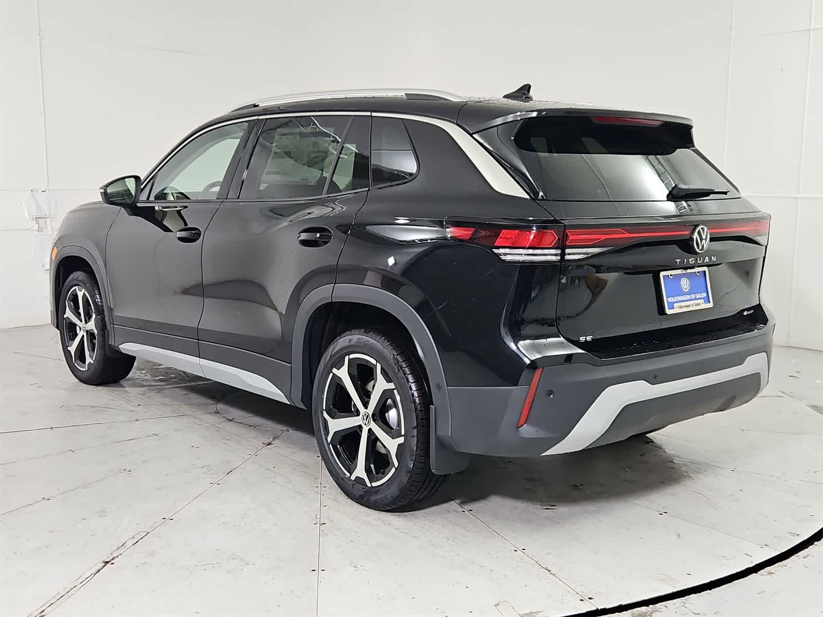 Thumbnail: 2025 Volkswagen Tiguan - 4