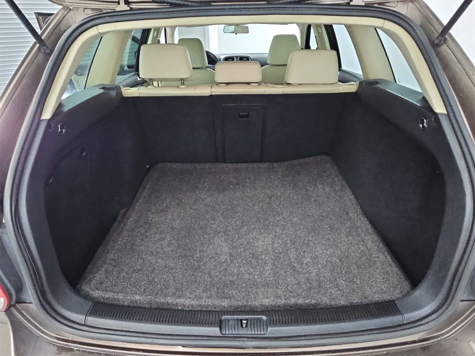 Thumbnail: 2011 Volkswagen Jetta - 33