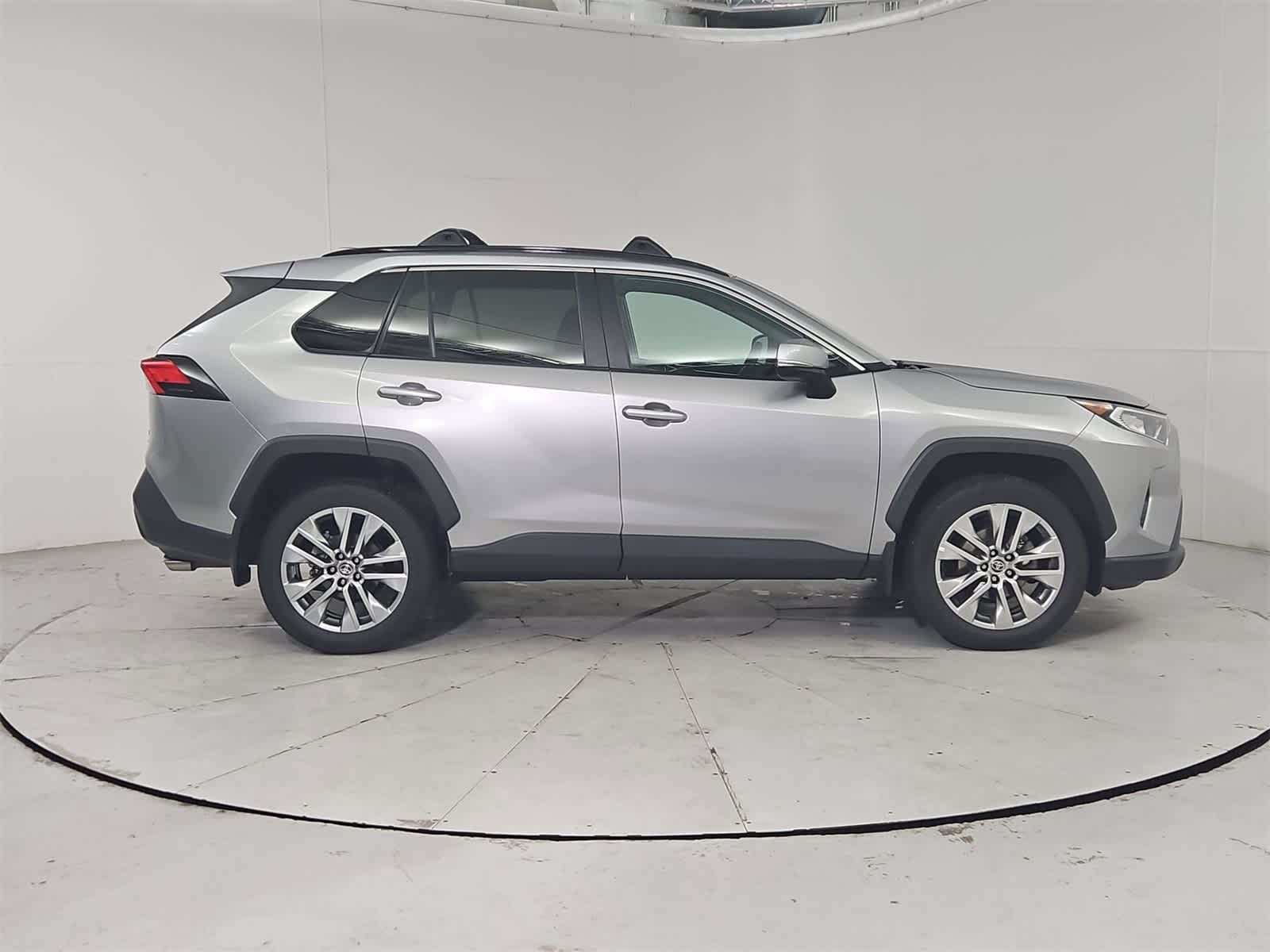 Thumbnail: 2020 Toyota RAV4 - 7