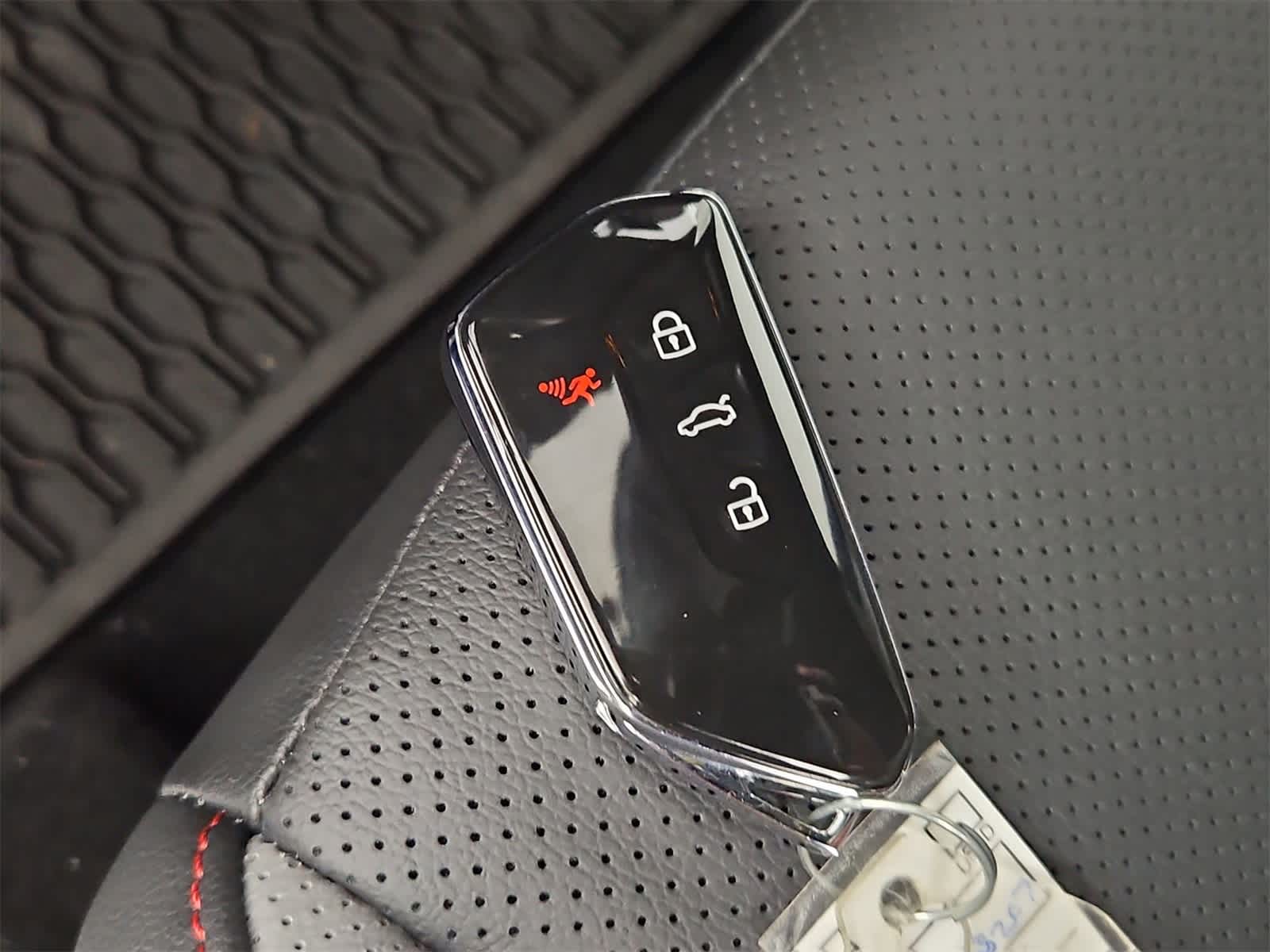 Thumbnail: 2025 Volkswagen Golf - 37