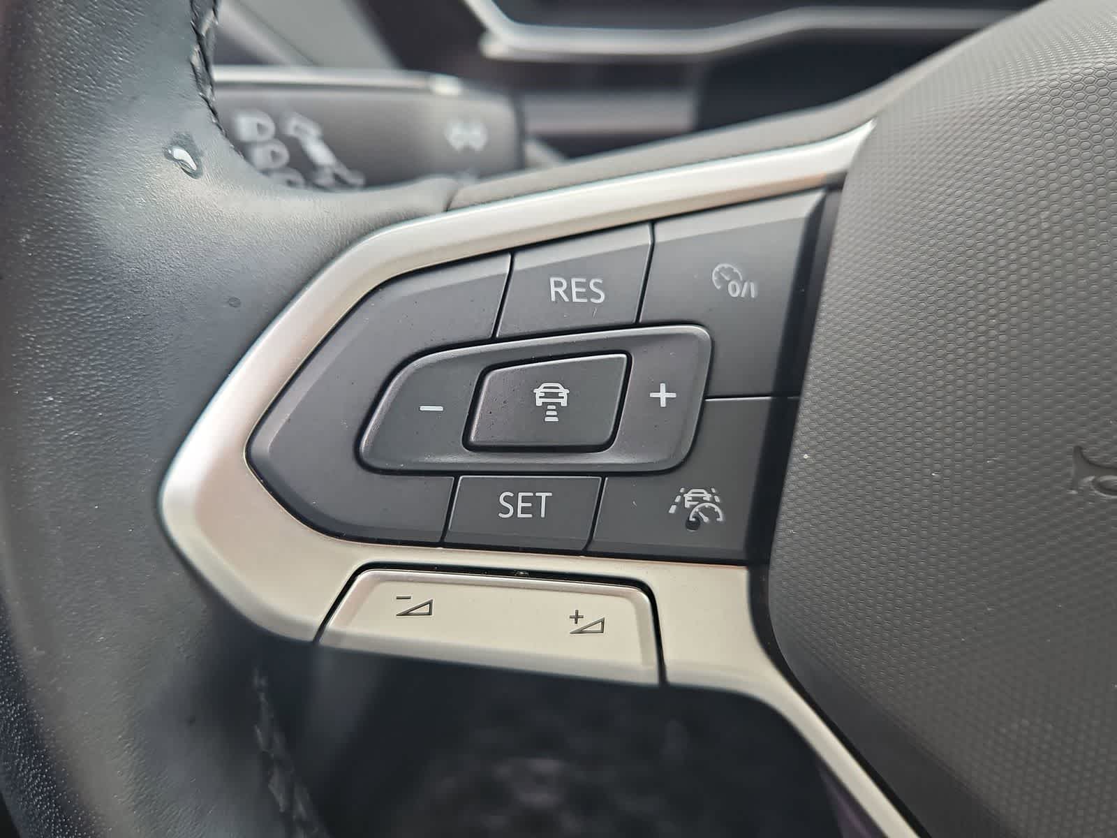 Thumbnail: 2023 Volkswagen Jetta - 24