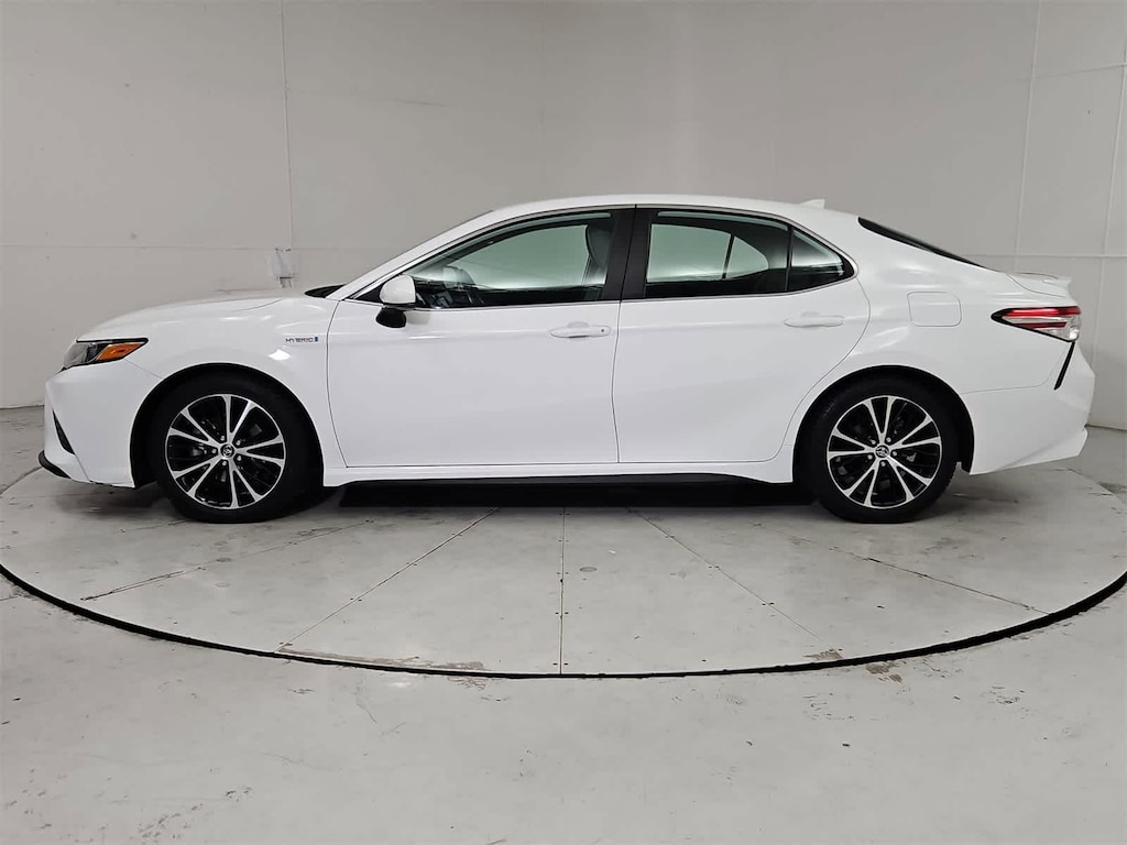 Used 2020 Toyota Camry Hybrid SE Sedan