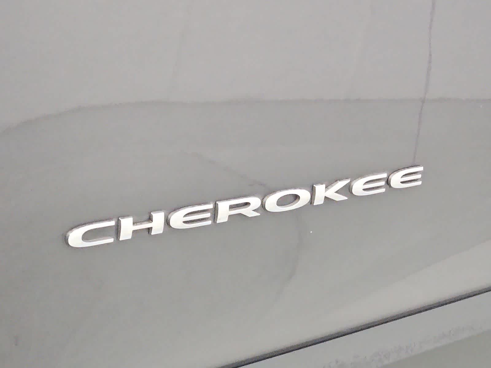 Thumbnail: 2018 Jeep Cherokee - 12
