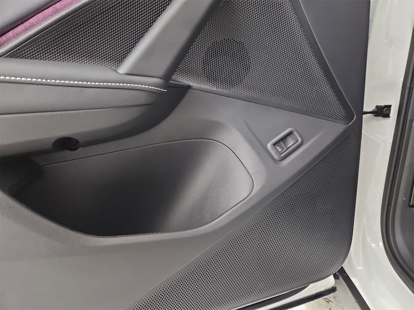 Thumbnail: 2025 Volkswagen Tiguan - 32