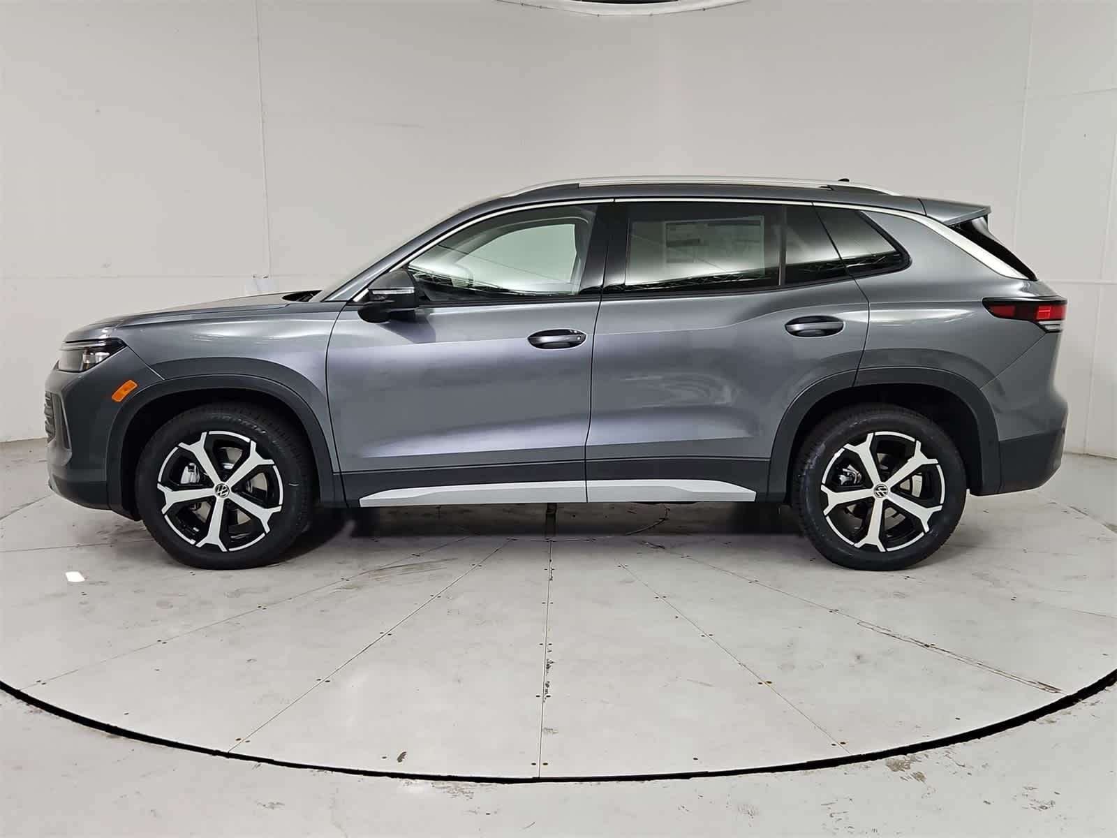 Thumbnail: 2025 Volkswagen Tiguan - 3