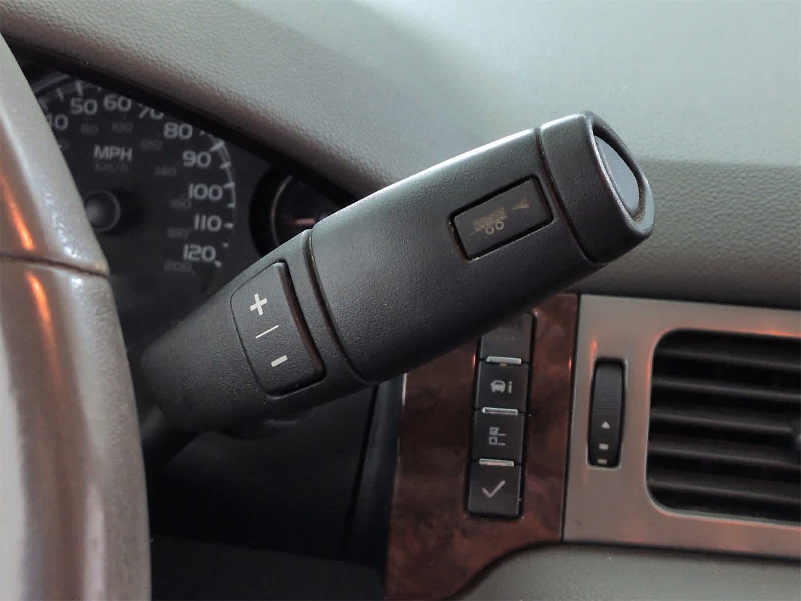 Thumbnail: 2013 Chevrolet Tahoe - 31