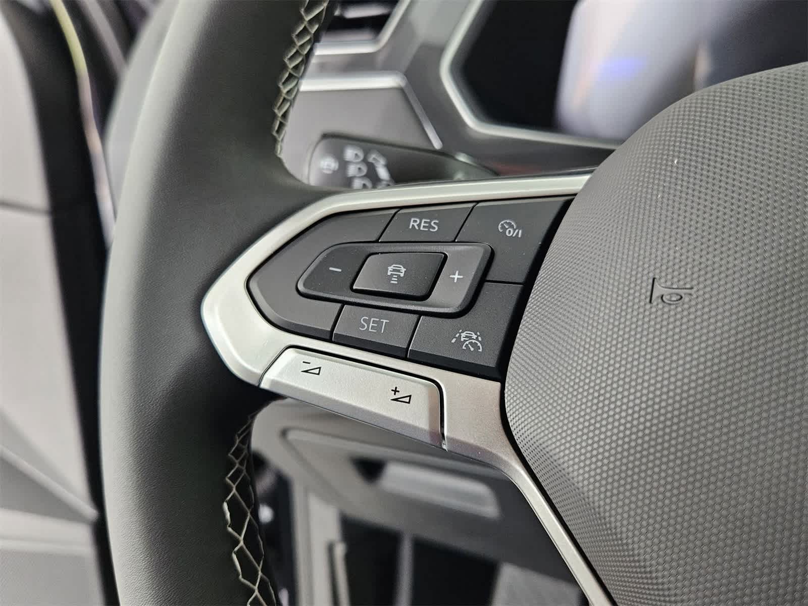 Thumbnail: 2024 Volkswagen Tiguan - 21