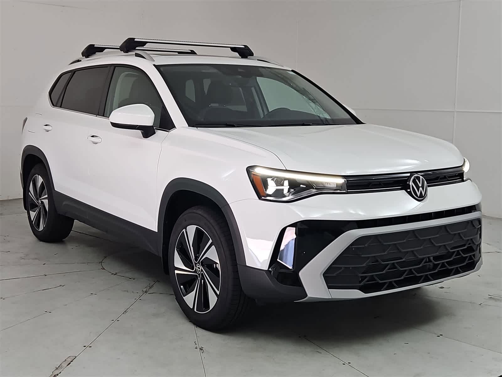 2025 Volkswagen Taos SE 8