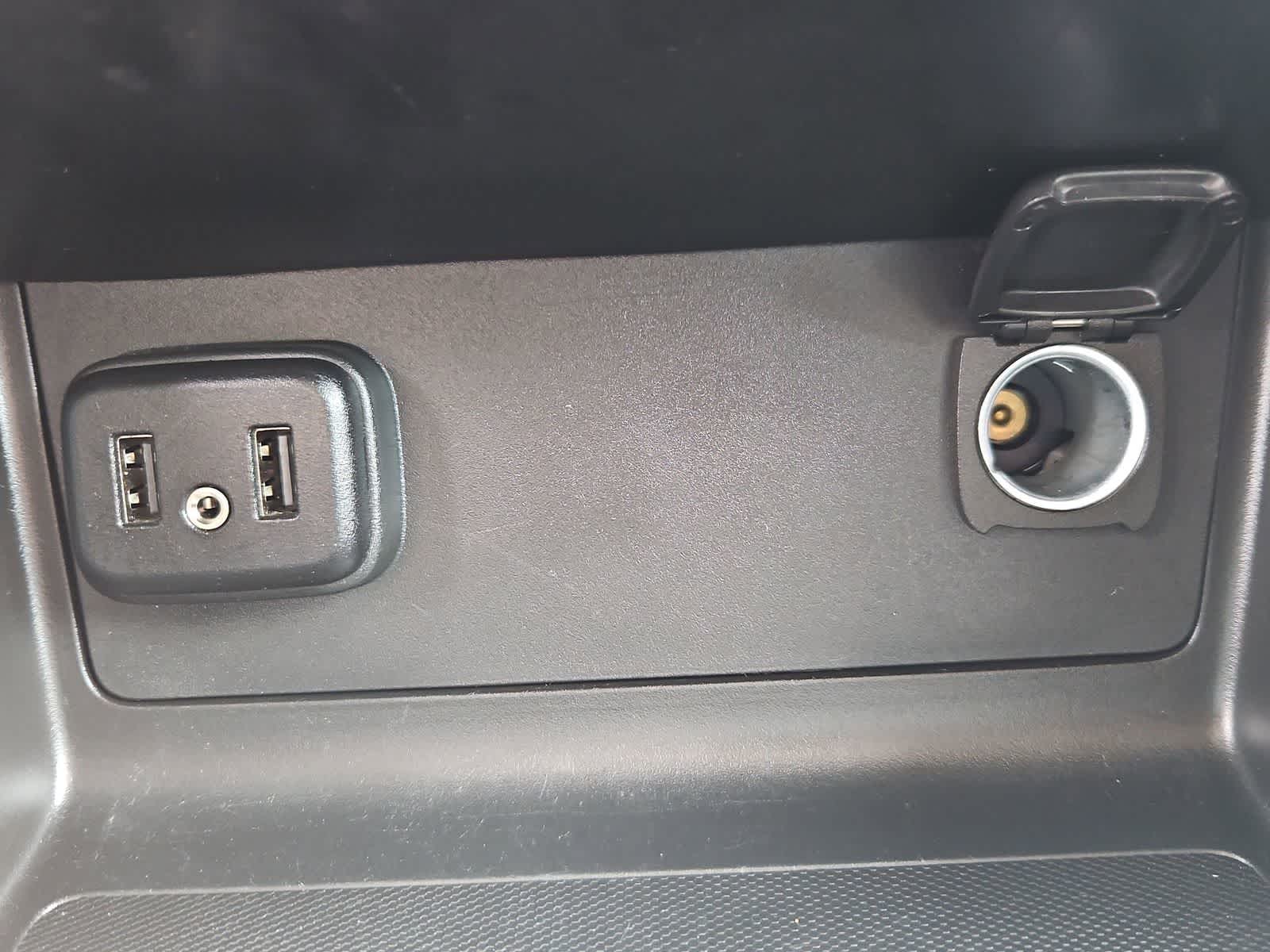 Thumbnail: 2022 Chevrolet Colorado - 30