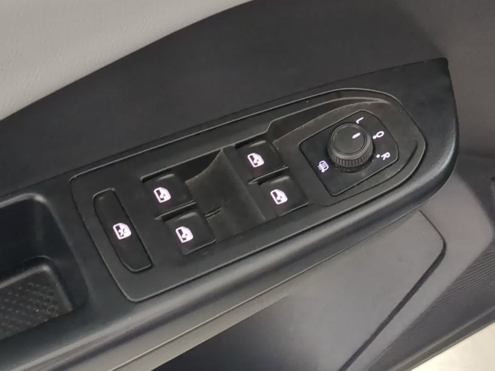 Thumbnail: 2023 Volkswagen Taos - 16