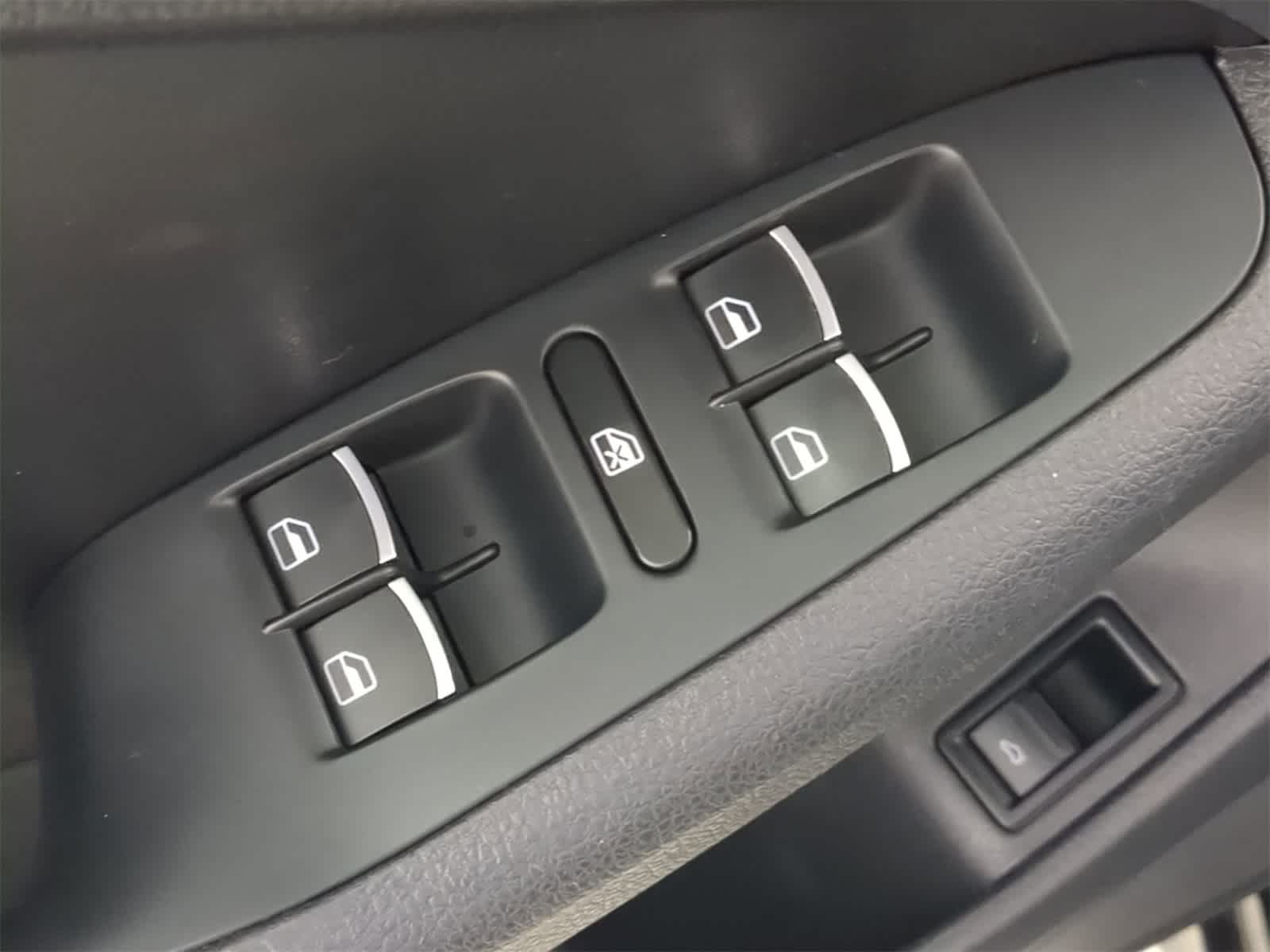 Thumbnail: 2013 Volkswagen Jetta - 16