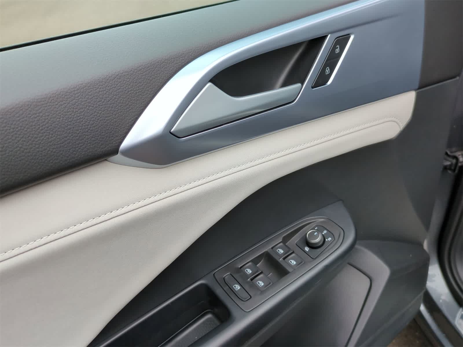 Thumbnail: 2025 Volkswagen Taos - 17