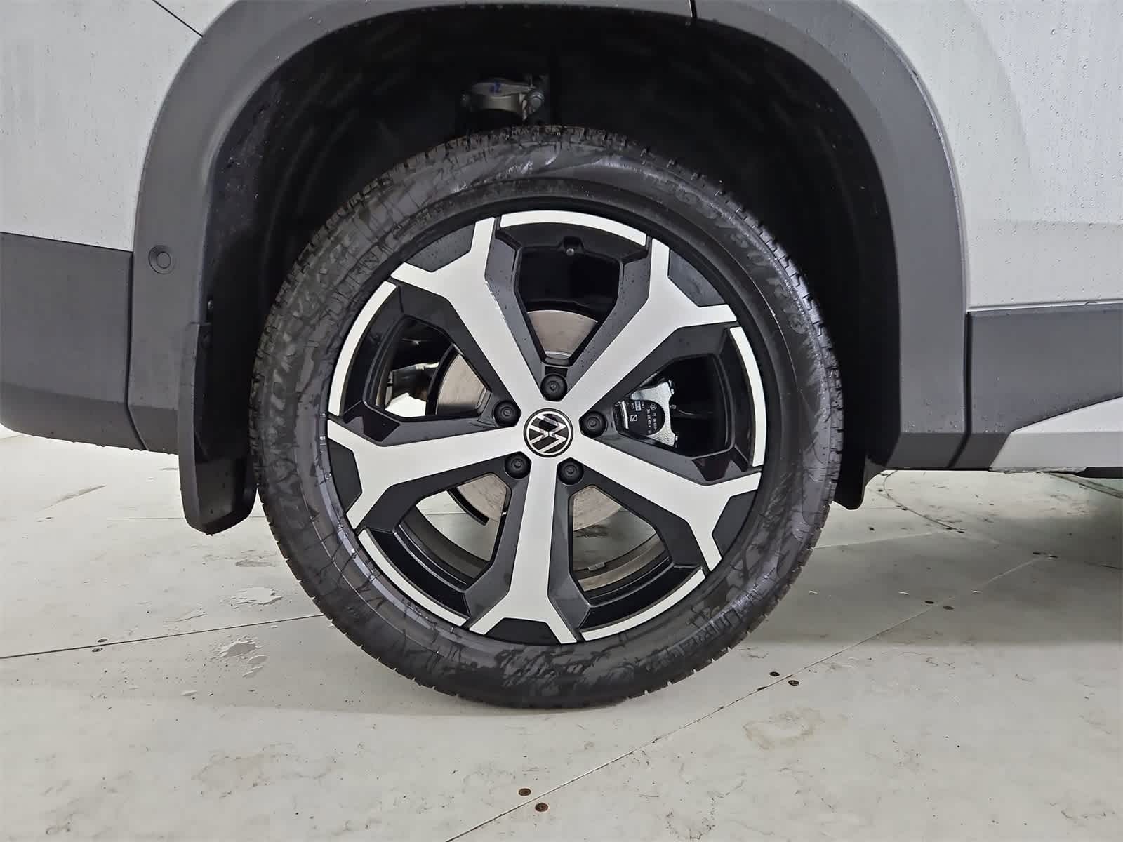 Thumbnail: 2025 Volkswagen Tiguan - 13