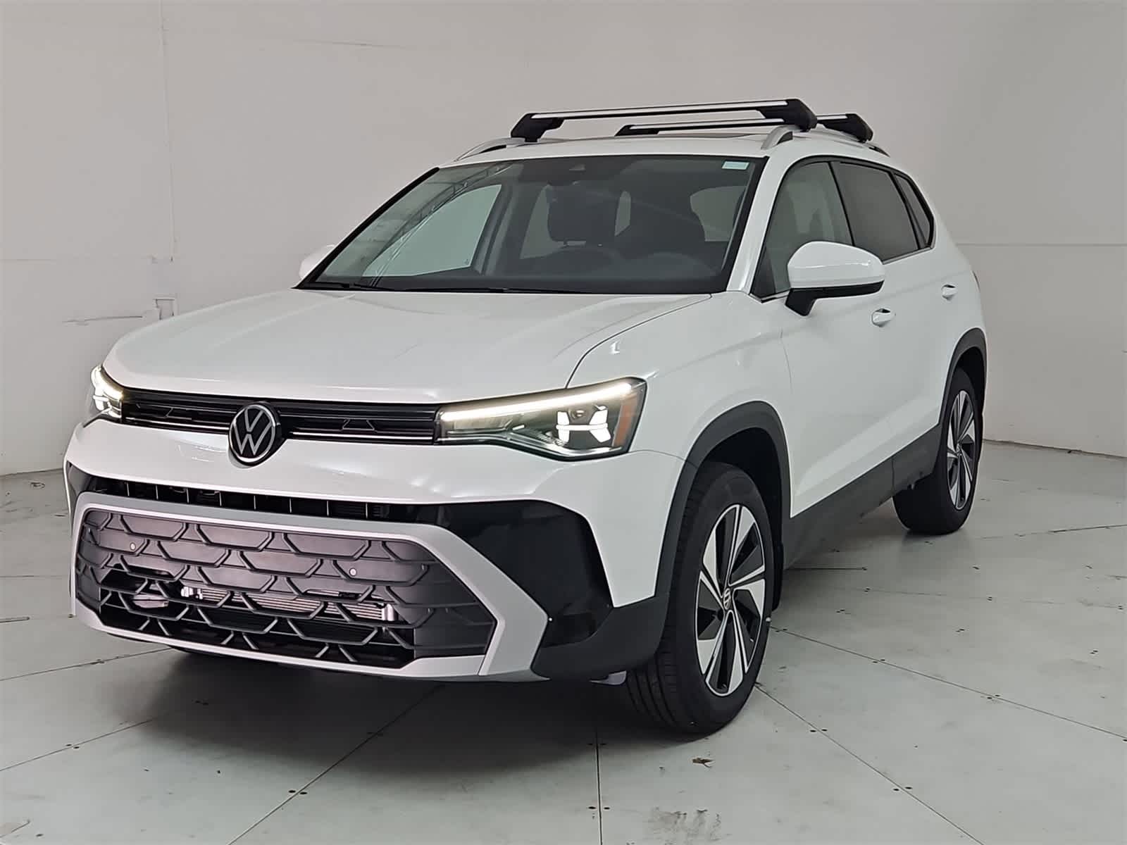 2025 Volkswagen Taos SE Hero Image