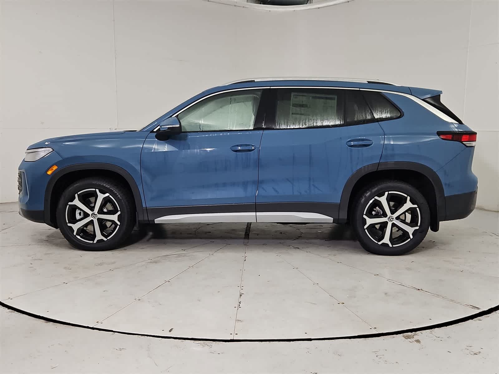 Thumbnail: 2025 Volkswagen Tiguan - 3