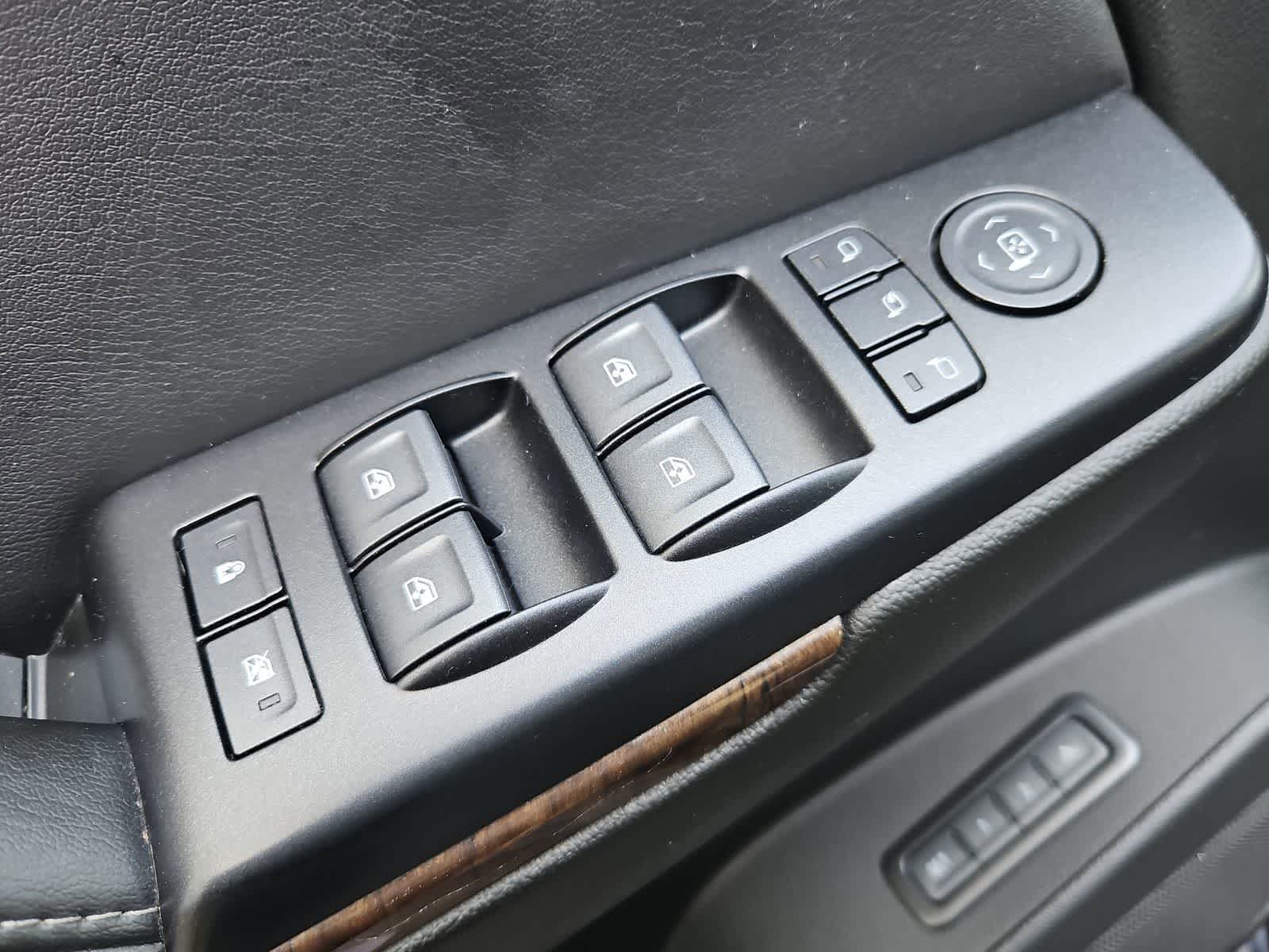 Thumbnail: 2018 Chevrolet Tahoe - 17