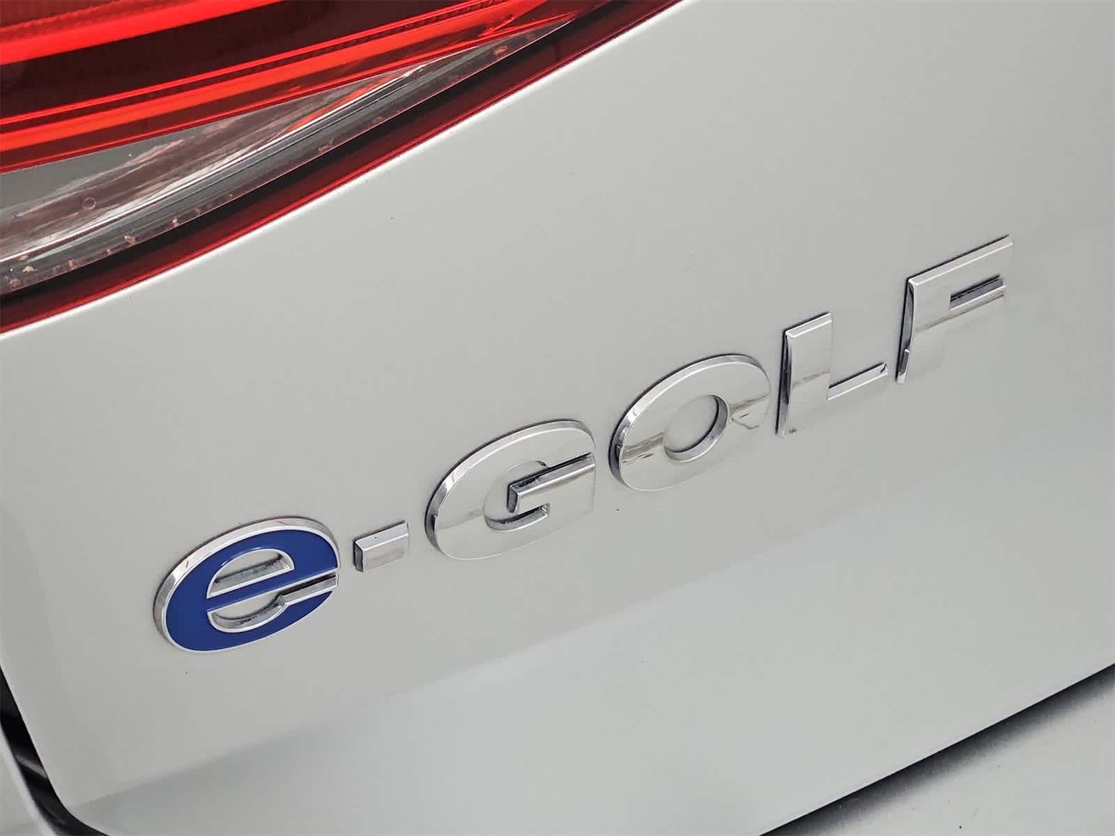 2016 Volkswagen e-Golf SE 11