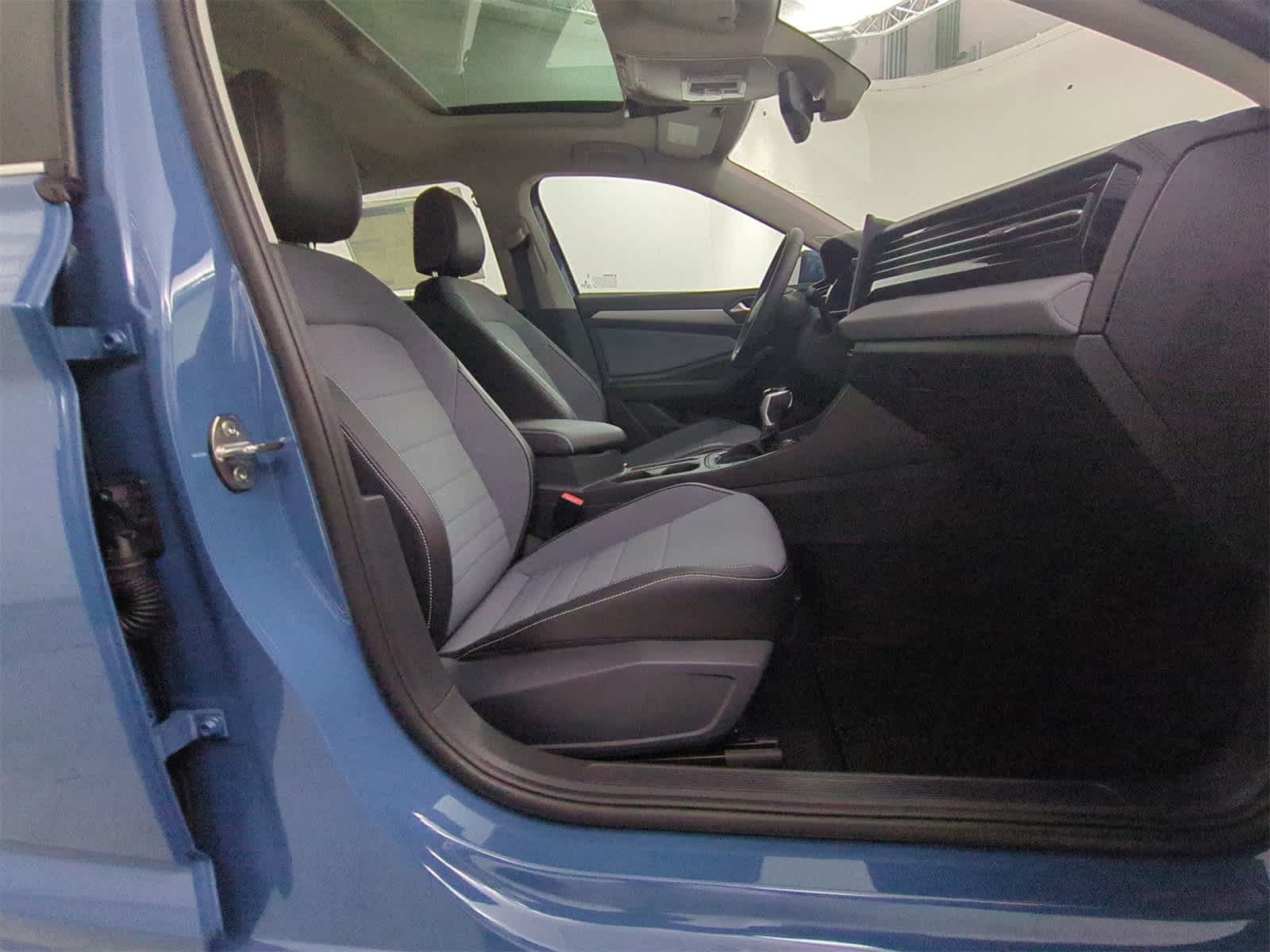 Thumbnail: 2025 Volkswagen Jetta - 22