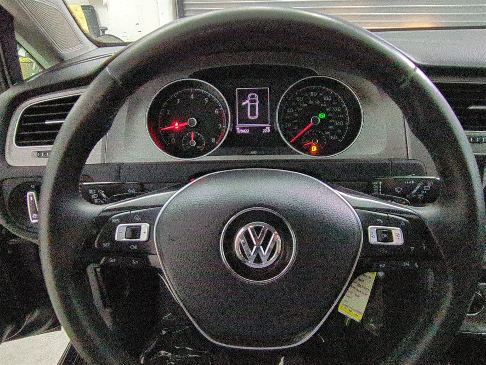 Thumbnail: 2015 Volkswagen e-Golf - 22