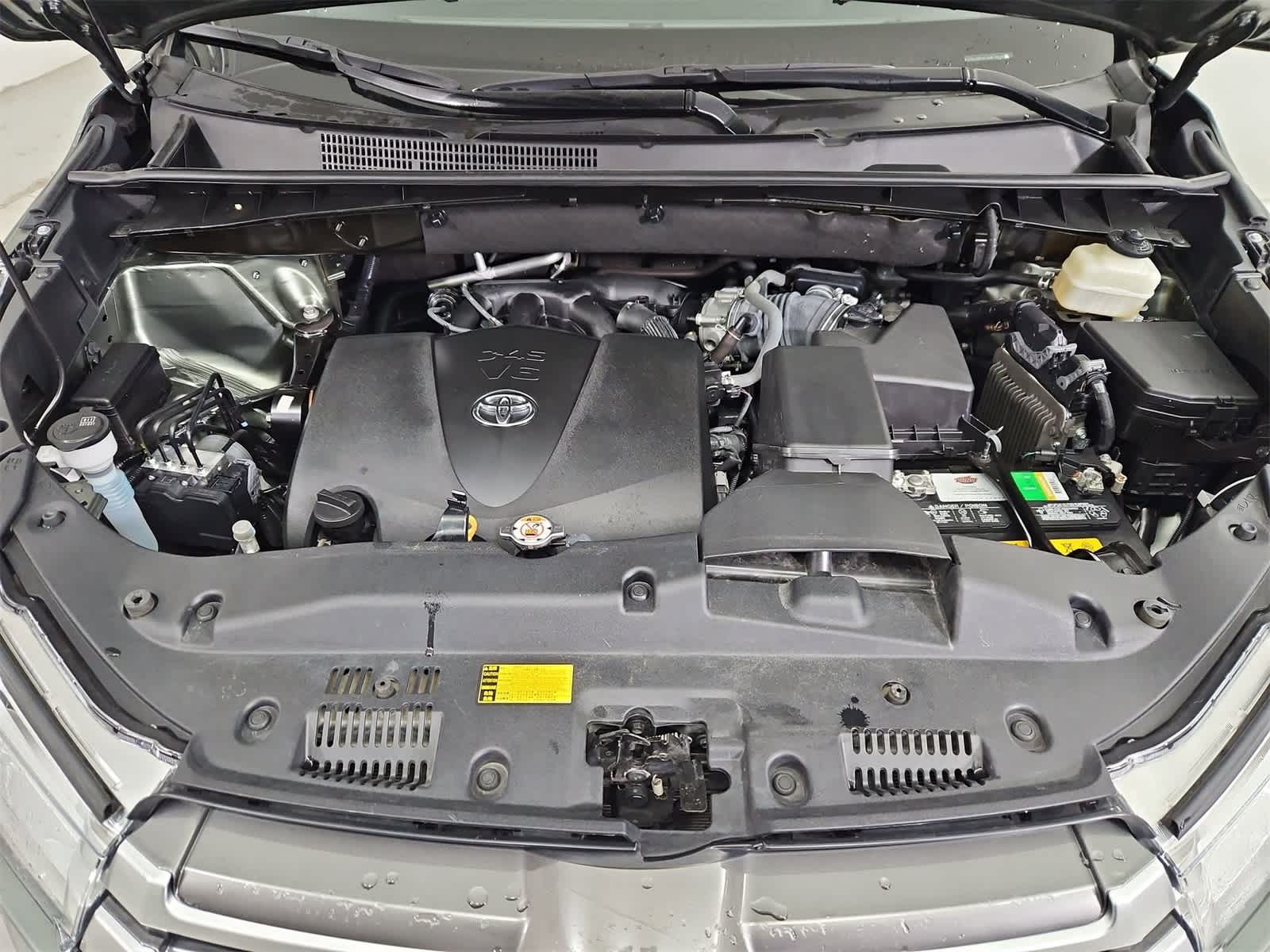 Thumbnail: 2018 Toyota Highlander - 14