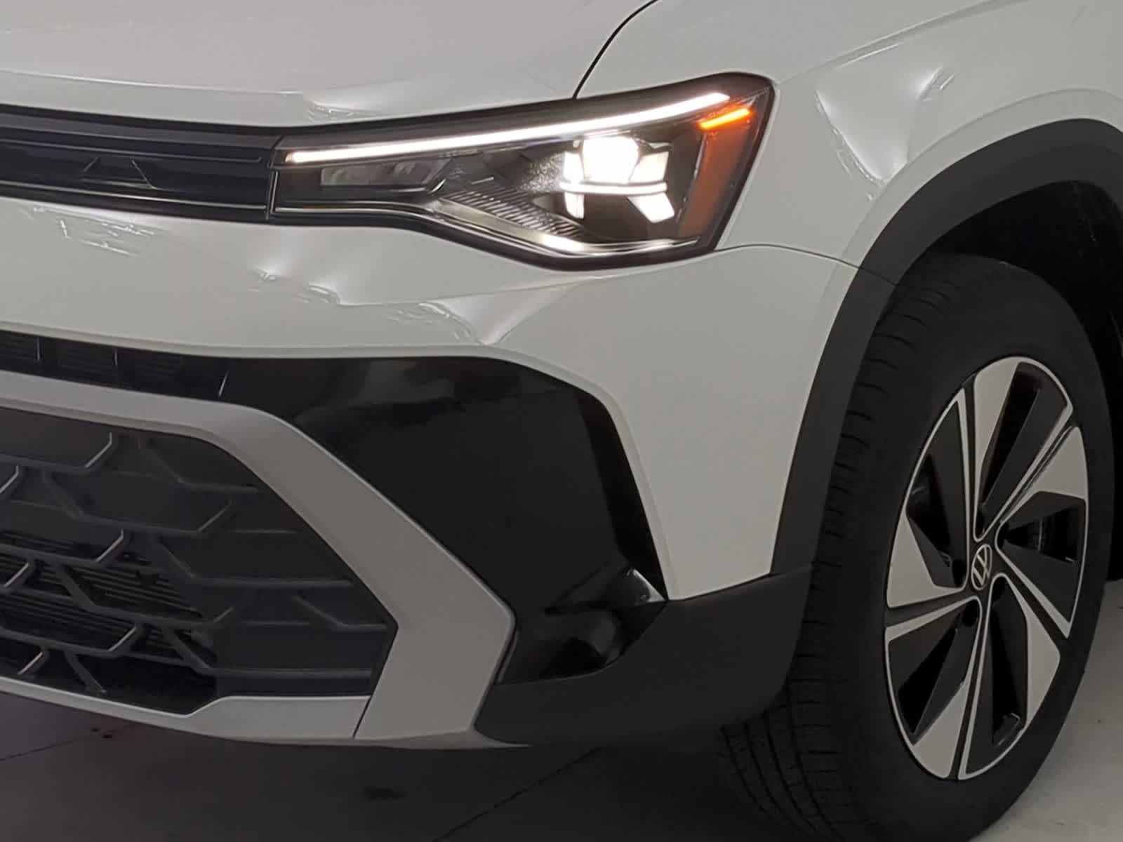 Thumbnail: 2025 Volkswagen Taos - 10