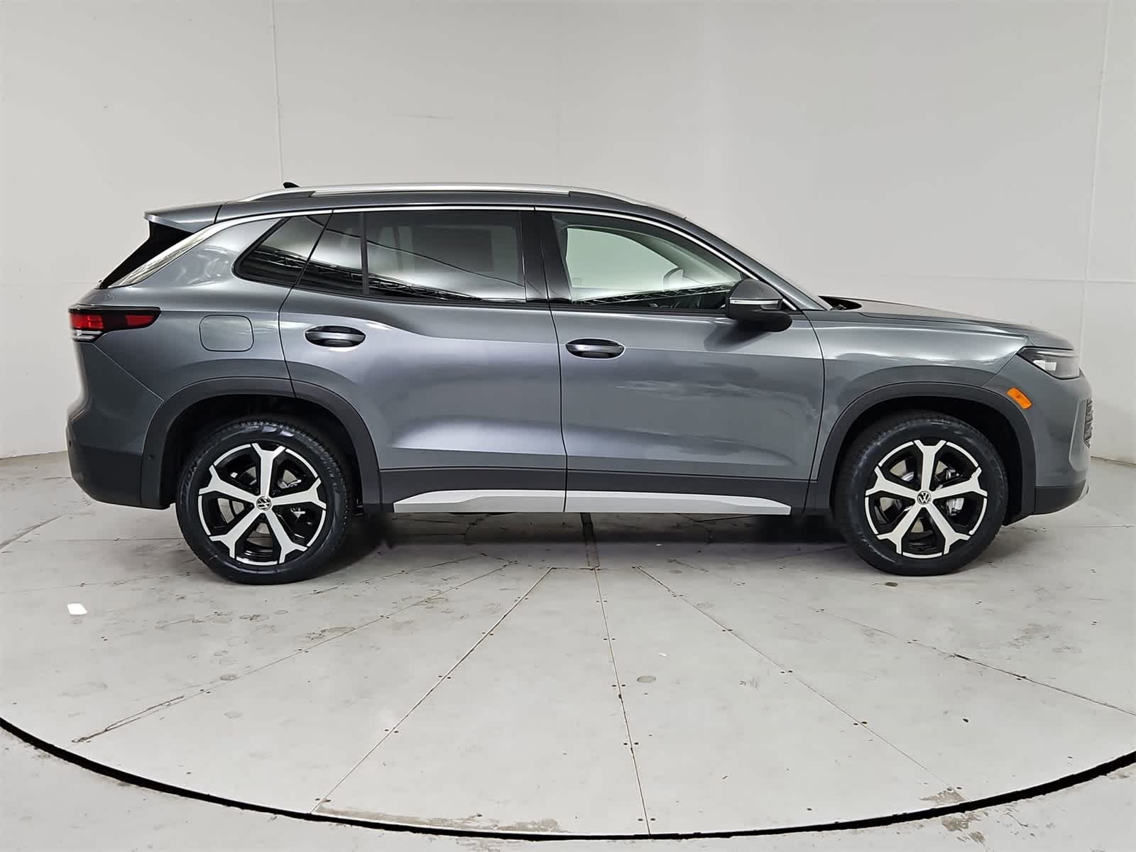 Thumbnail: 2025 Volkswagen Tiguan - 7