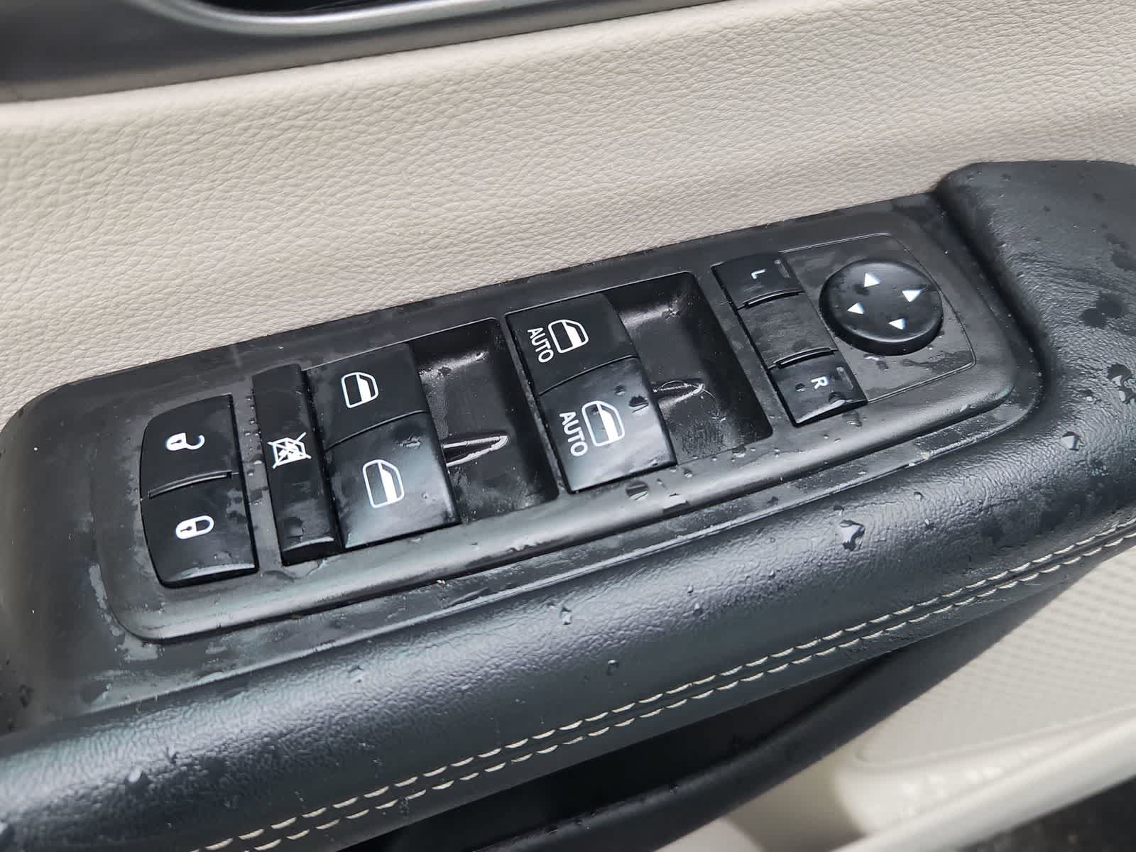 Thumbnail: 2023 Chrysler Pacifica - 17