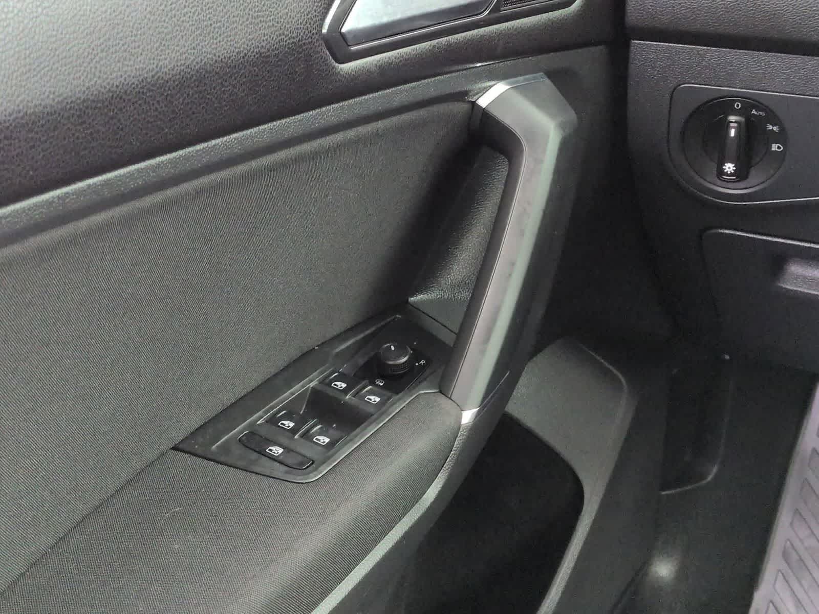 Thumbnail: 2018 Volkswagen Tiguan - 15