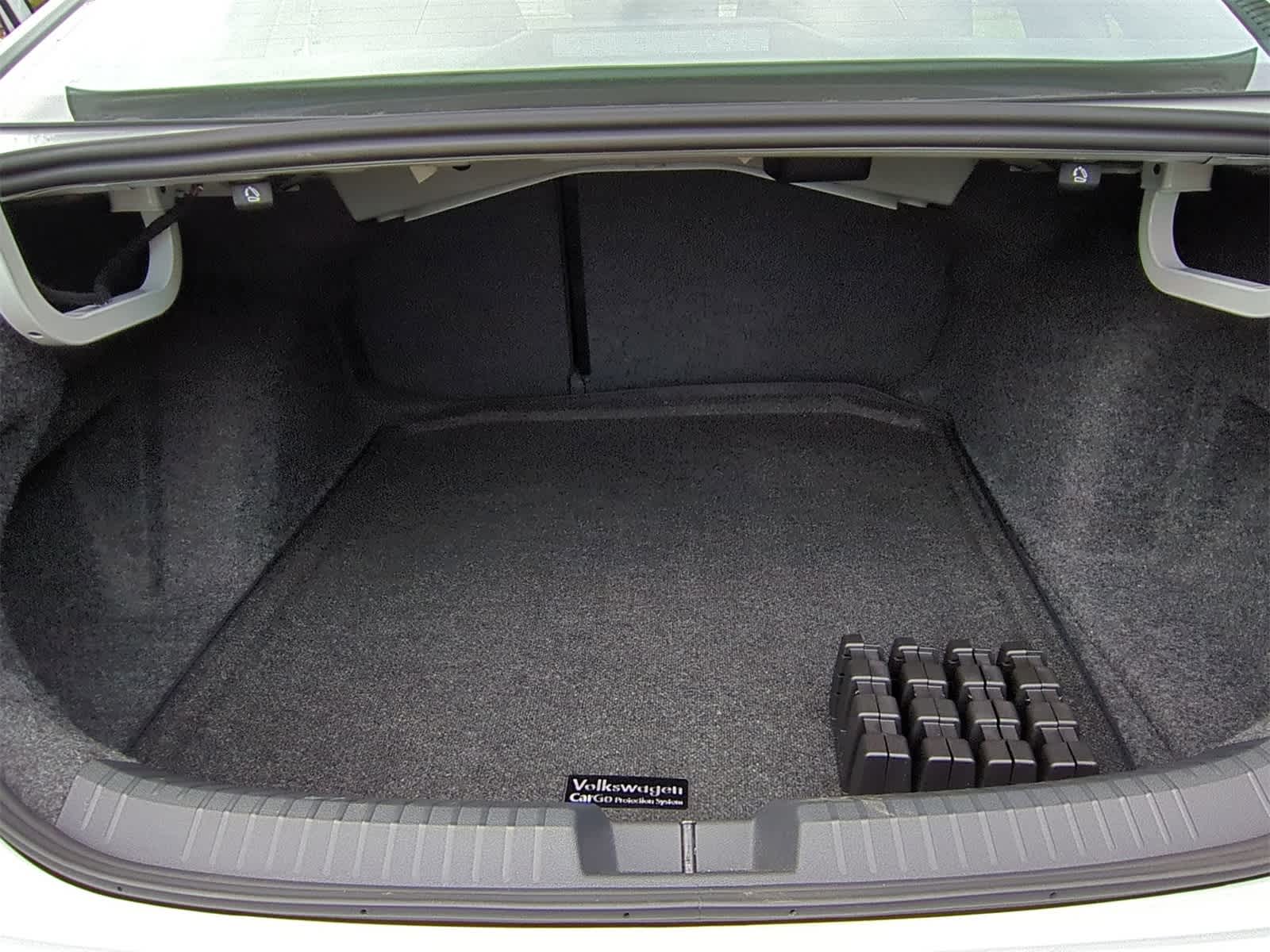 Thumbnail: 2025 Volkswagen Jetta - 34