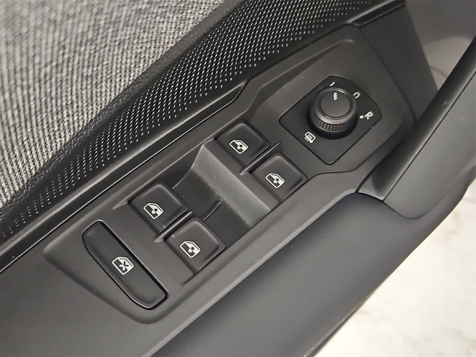 Thumbnail: 2025 Volkswagen Tiguan - 17