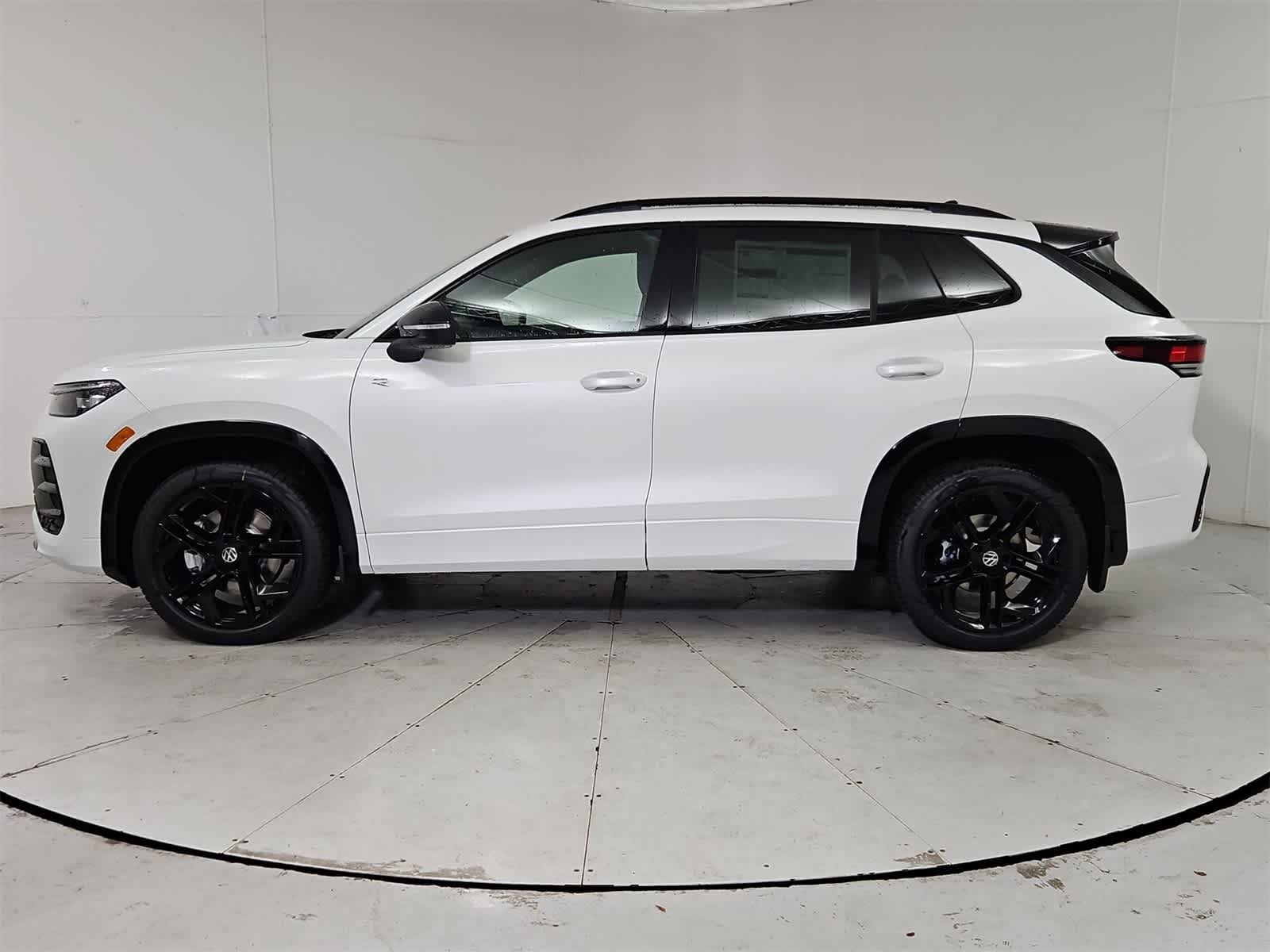 Thumbnail: 2025 Volkswagen Tiguan - 3