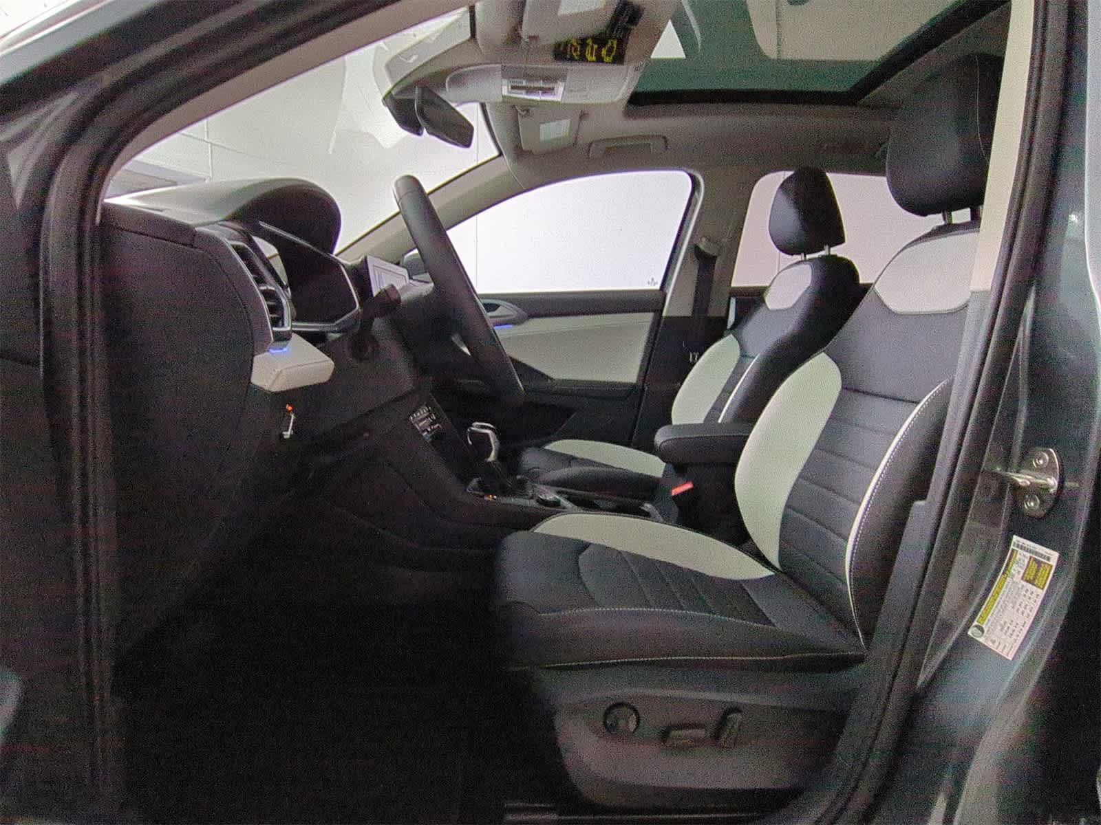 Thumbnail: 2025 Volkswagen Taos - 16