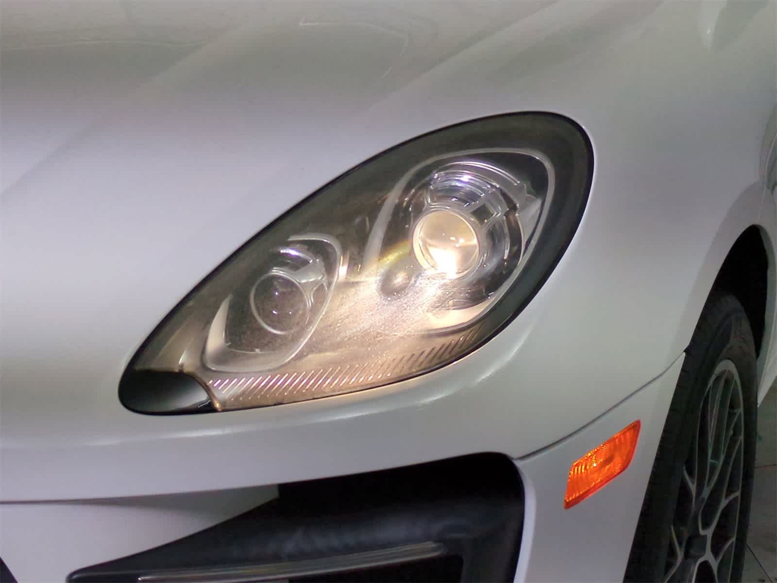 Thumbnail: 2015 Porsche Macan - 10