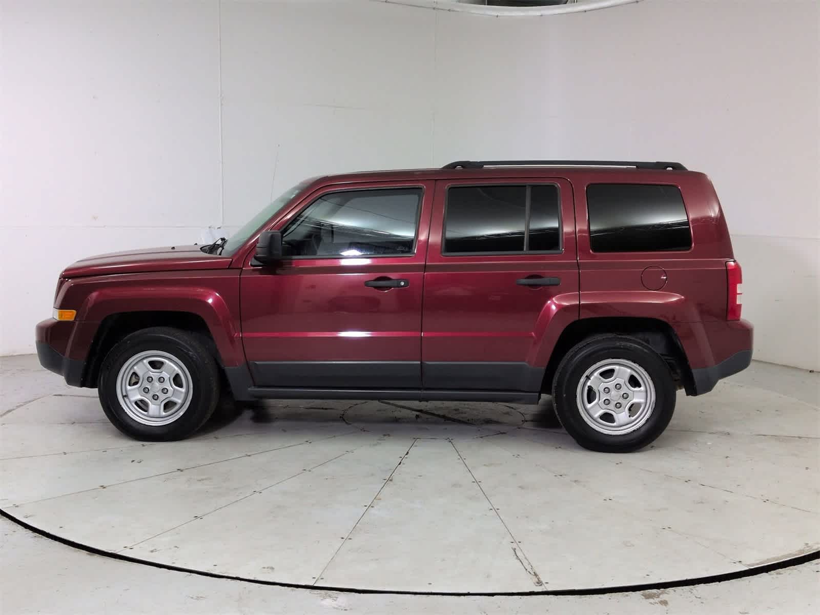Thumbnail: 2016 Jeep Patriot - 3