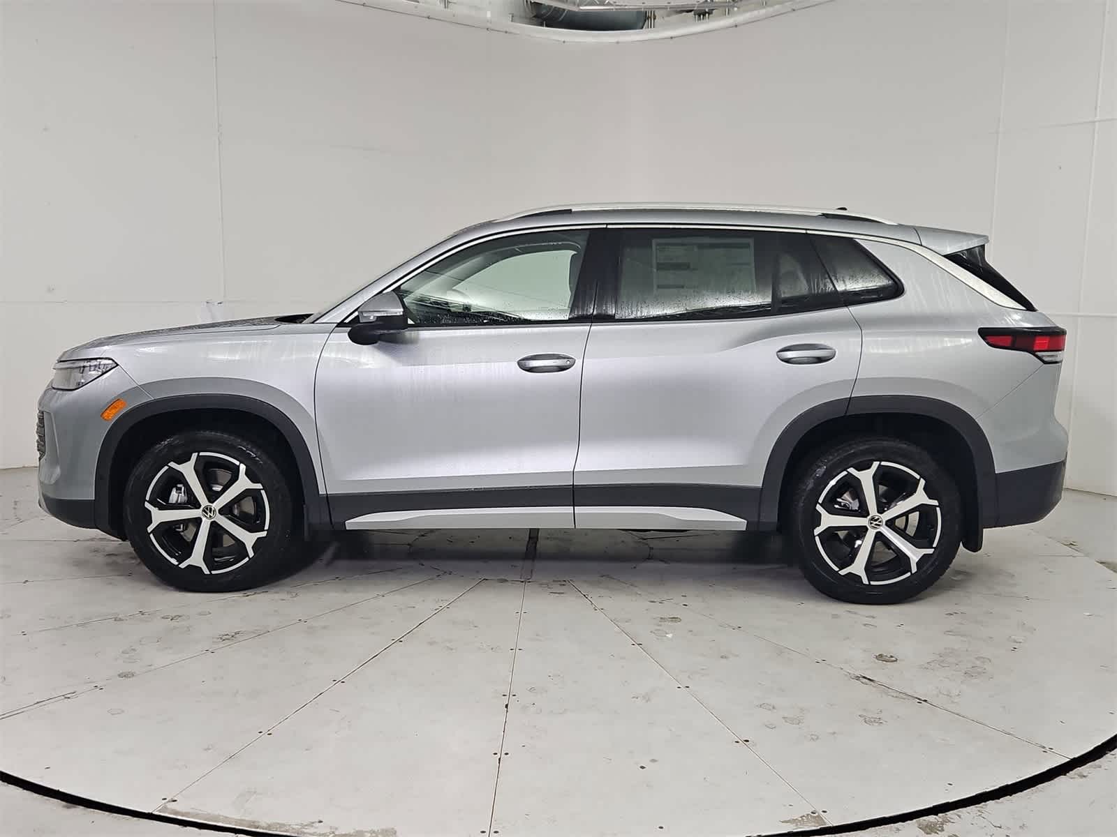 Thumbnail: 2025 Volkswagen Tiguan - 3