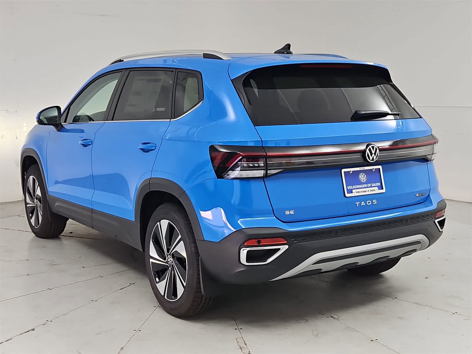 2025 Volkswagen Taos SE photo 4